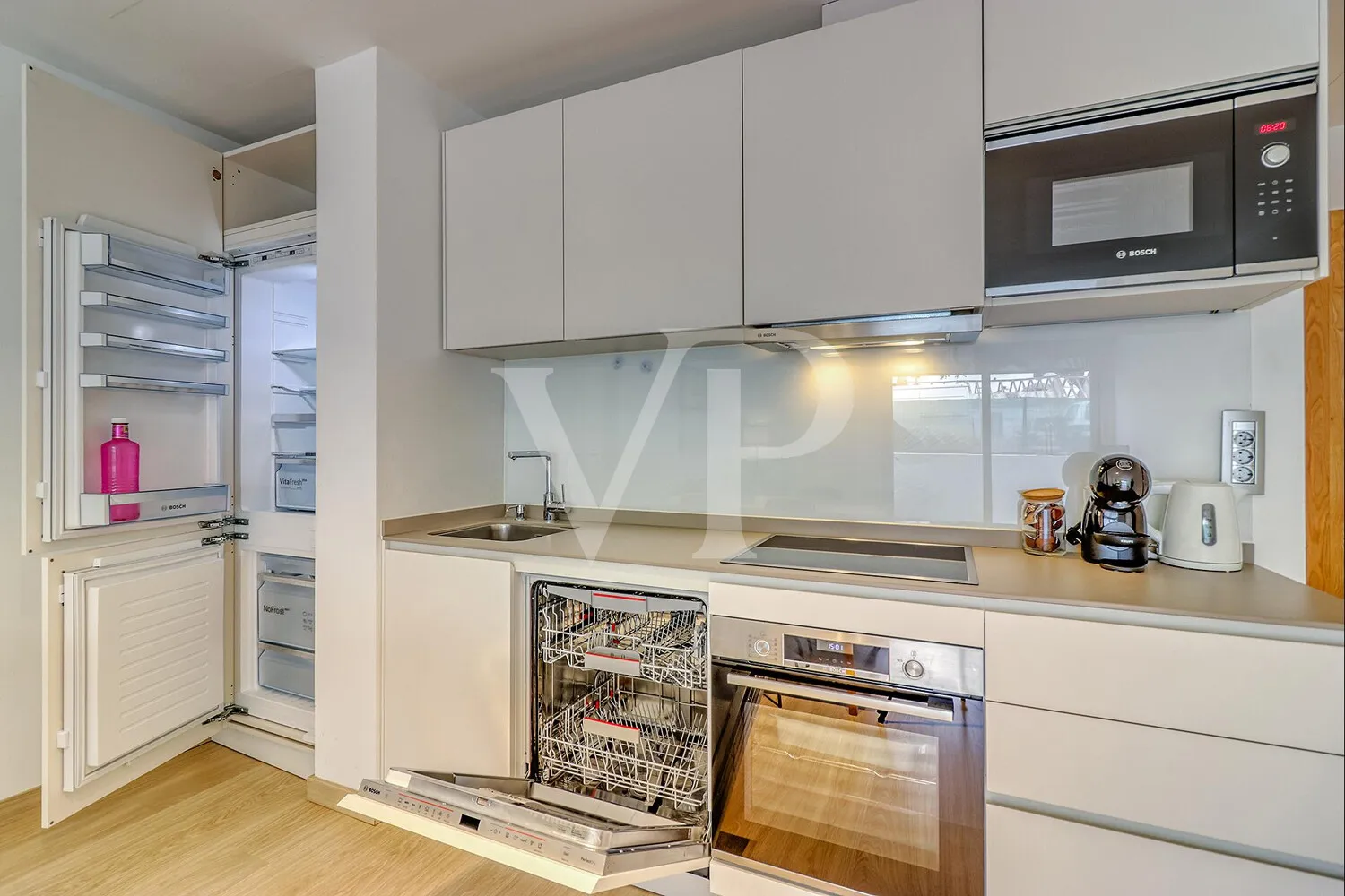 Moderne Erdgeschosswohnung im Herzen von Adeje mit Dachterrassen-Pool