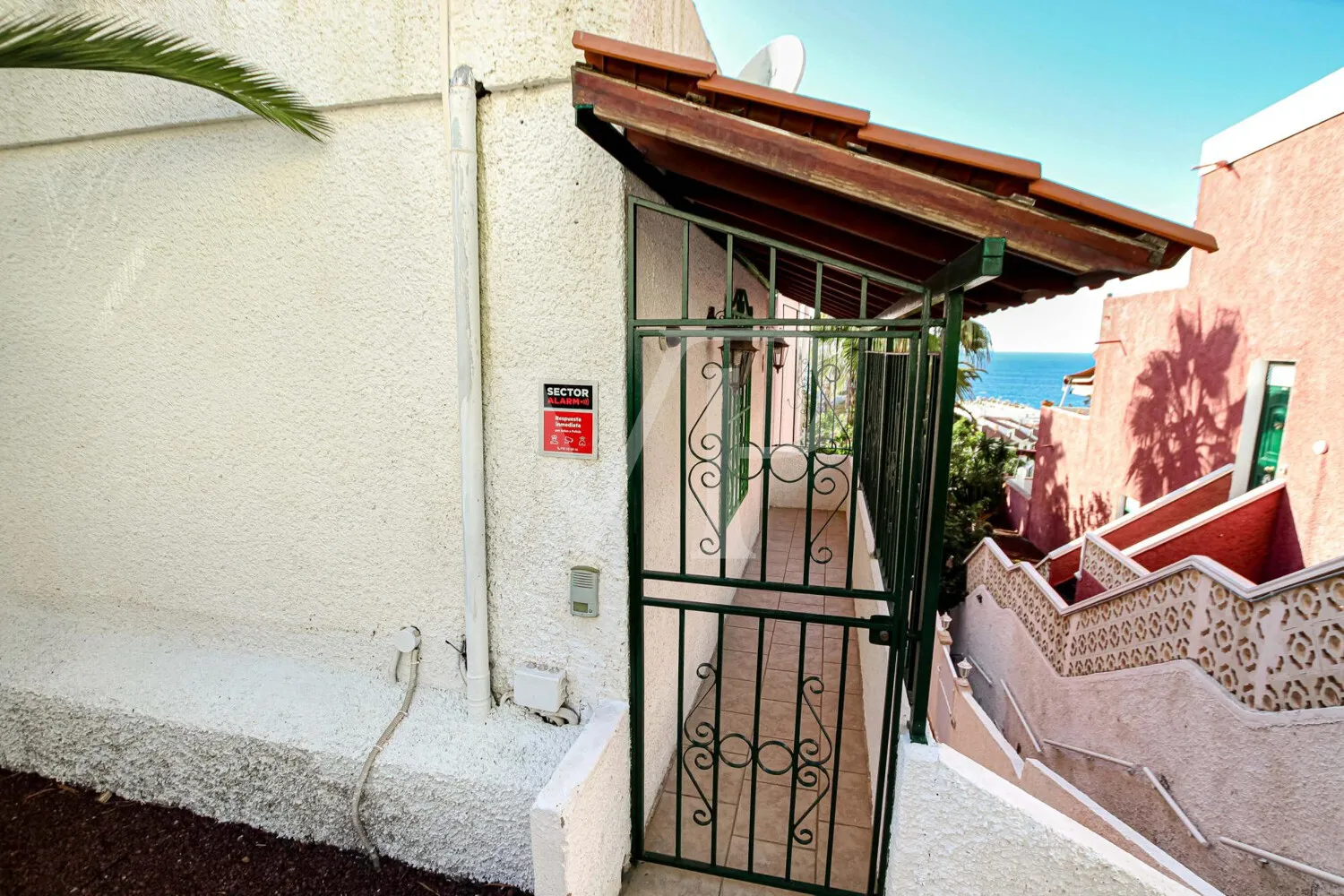 Ático encantador en Los Gigantes con vistas al mar y terraza privada