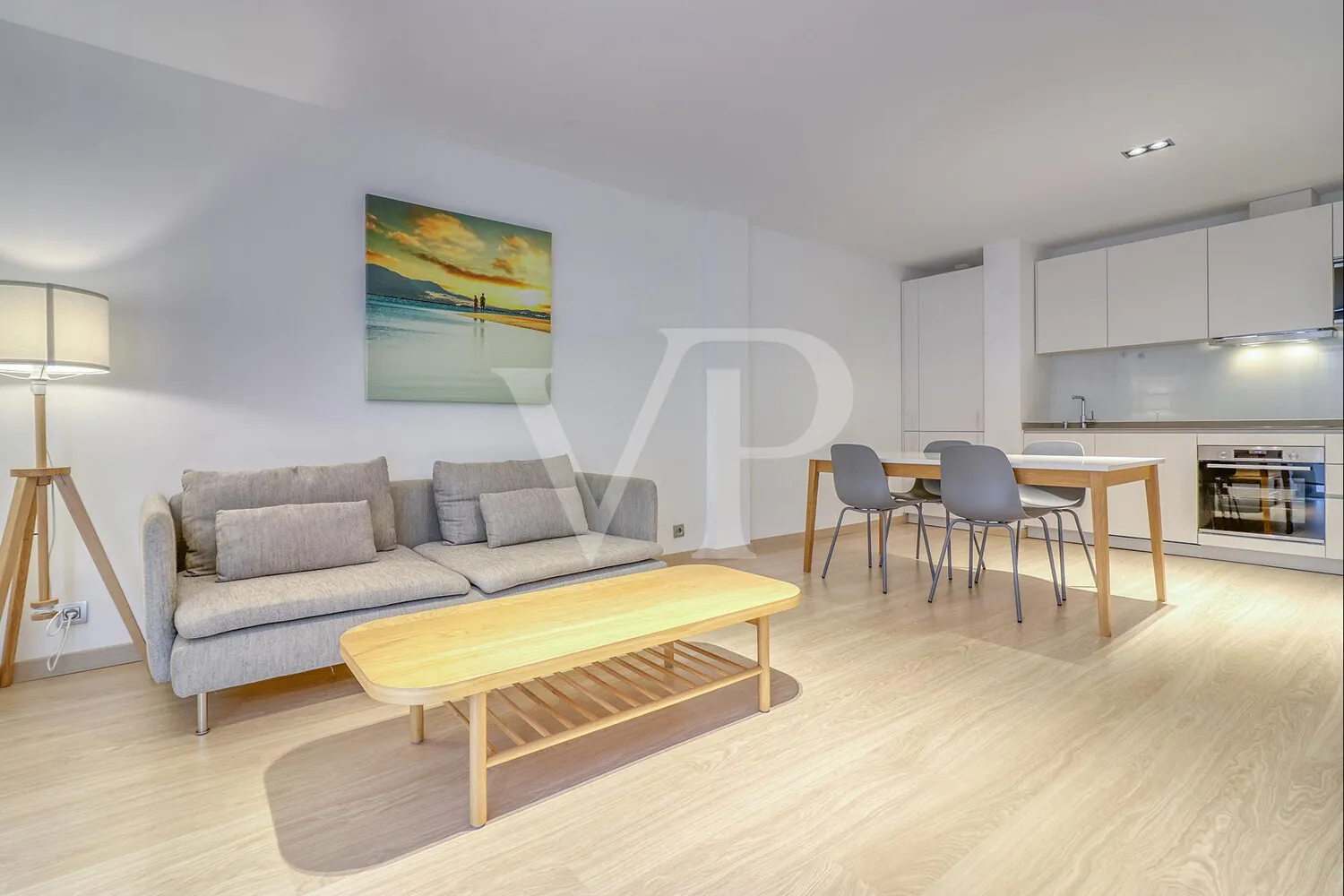 Moderne Erdgeschosswohnung im Herzen von Adeje mit Dachterrassen-Pool