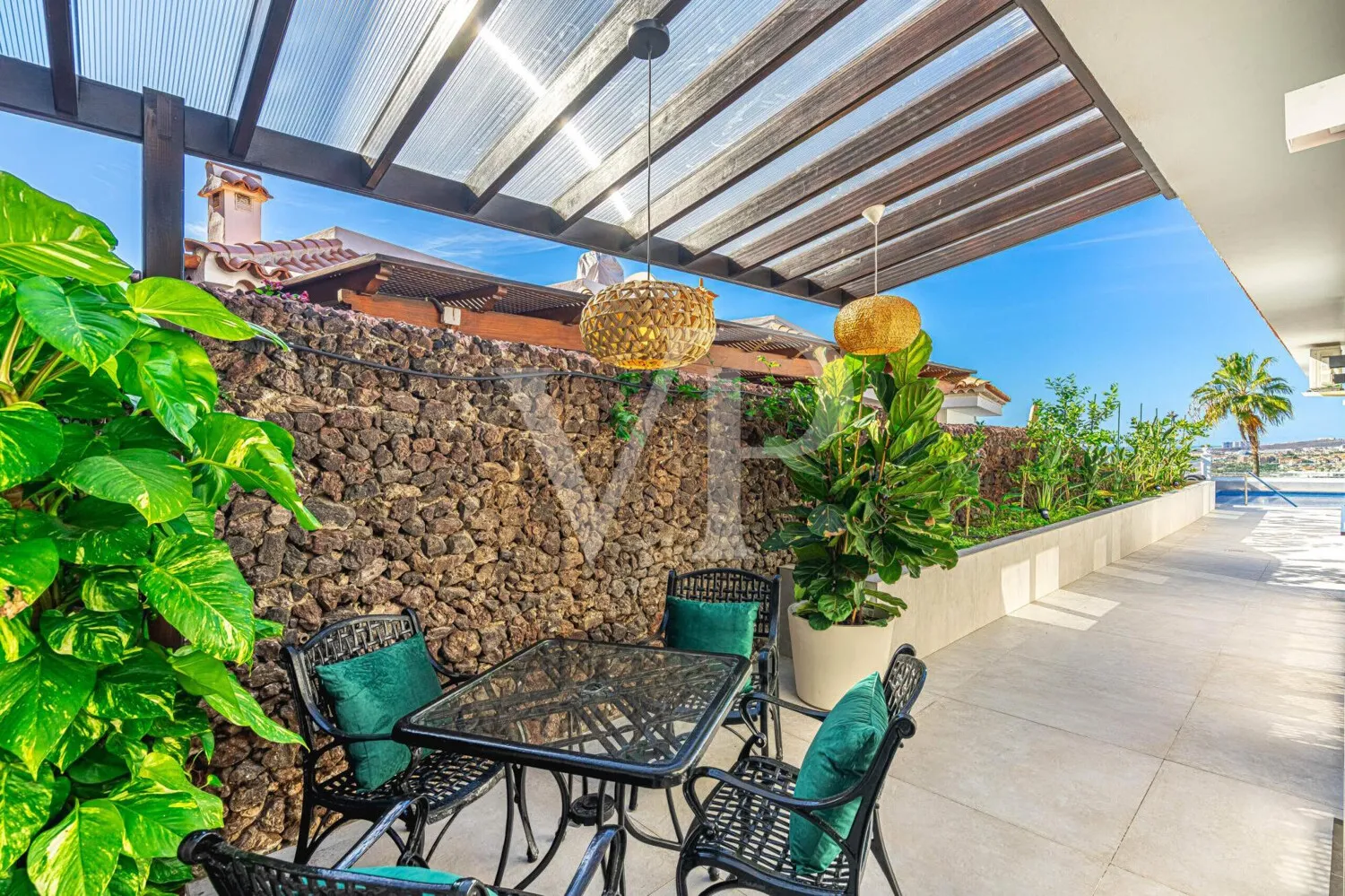 Elegante Villa modernizada en San Eugenio con vistas al mar