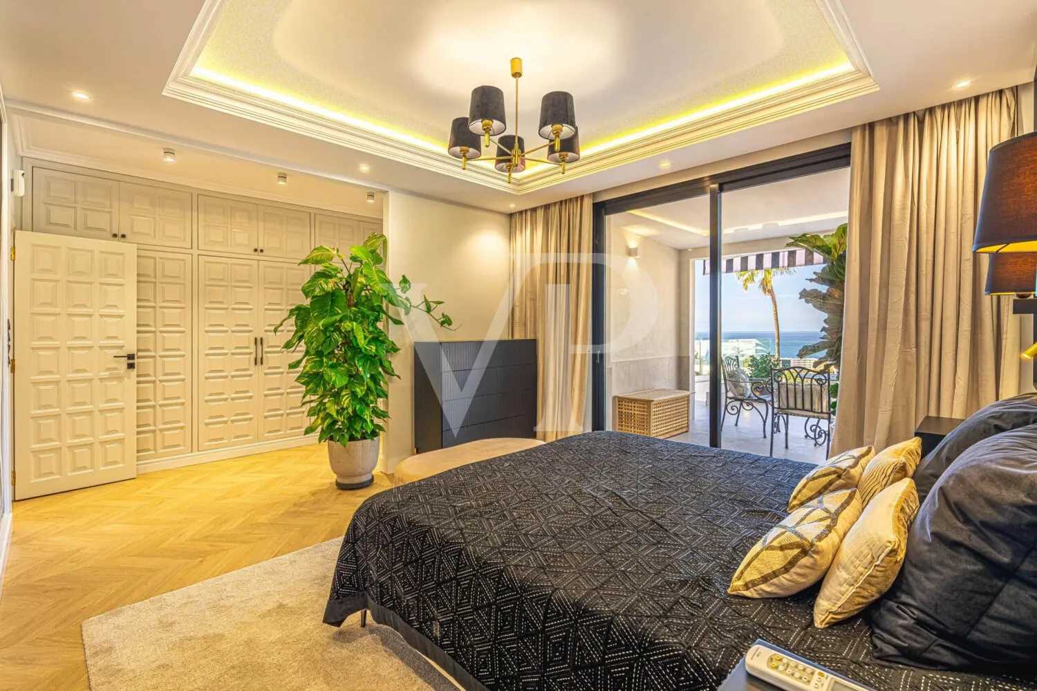 Elegante Villa modernizada en San Eugenio con vistas al mar