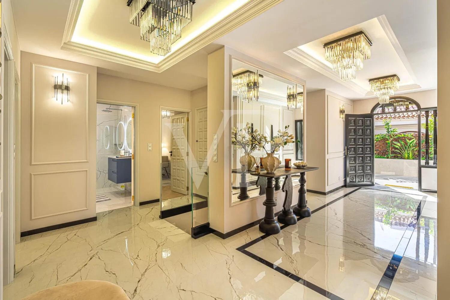 Elegante Villa modernizada en San Eugenio con vistas al mar