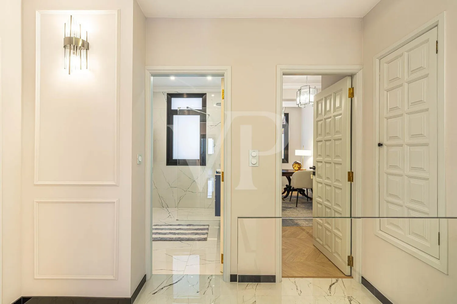 Elegante Villa modernizada en San Eugenio con vistas al mar