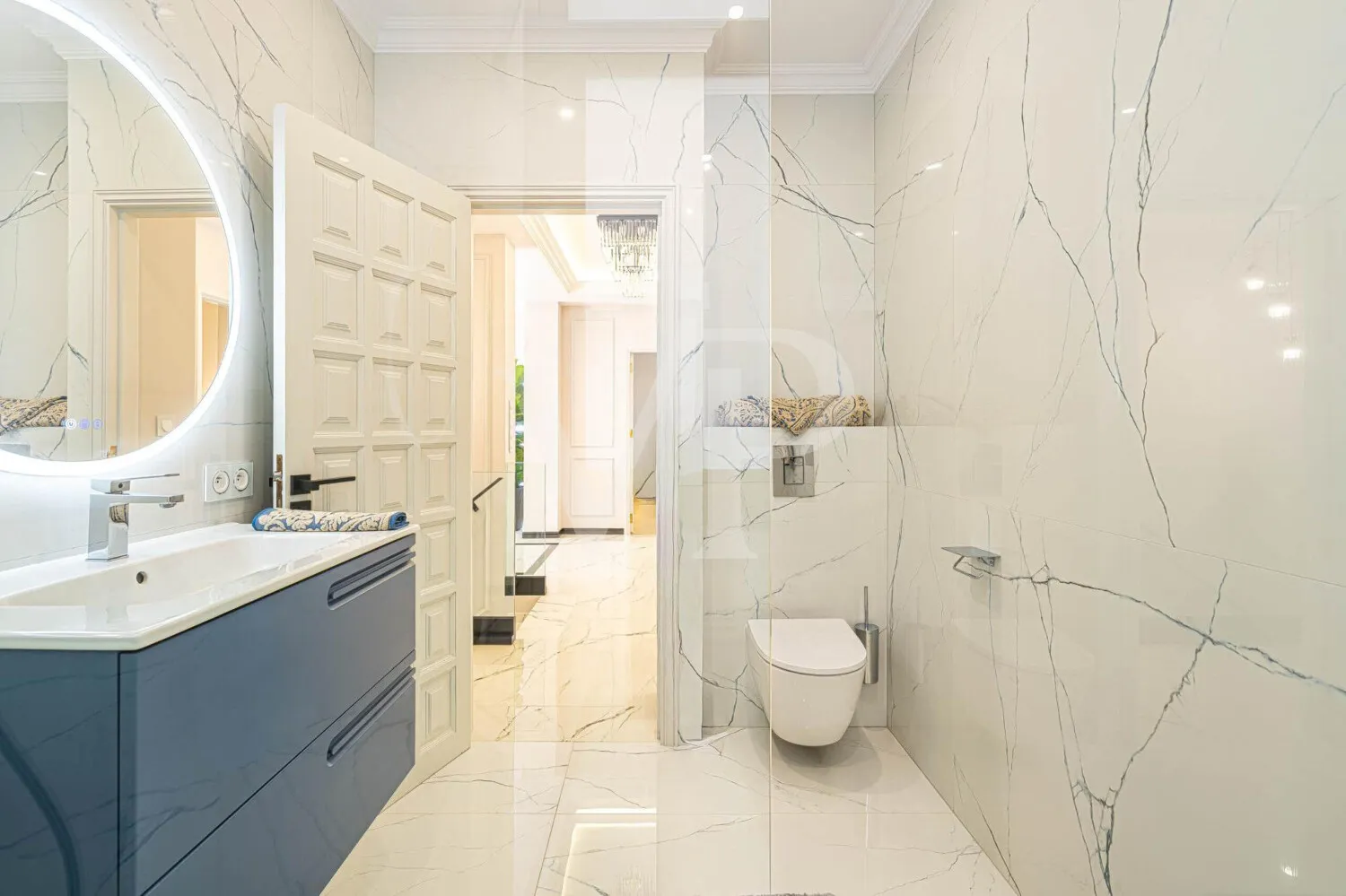 Elegante Villa modernizada en San Eugenio con vistas al mar