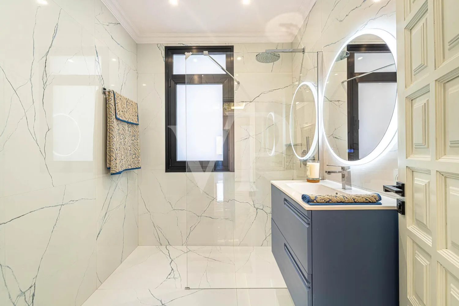 Elegante Villa modernizada en San Eugenio con vistas al mar