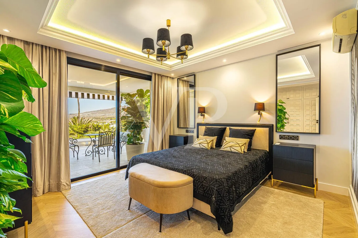 Elegante Villa modernizada en San Eugenio con vistas al mar