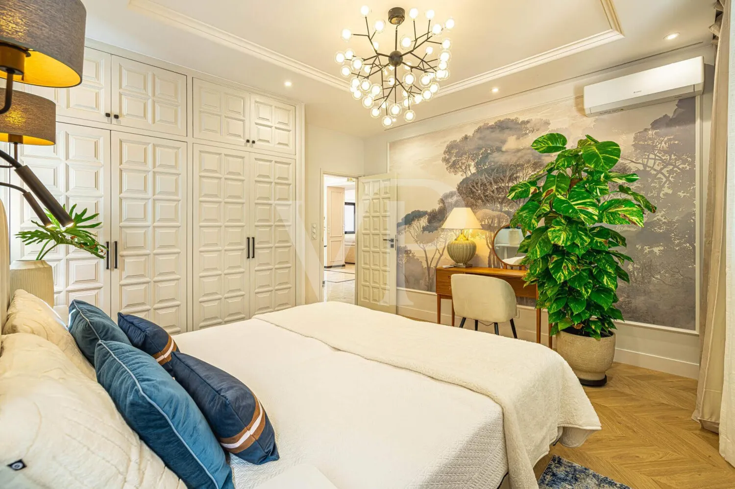 Elegante Villa modernizada en San Eugenio con vistas al mar