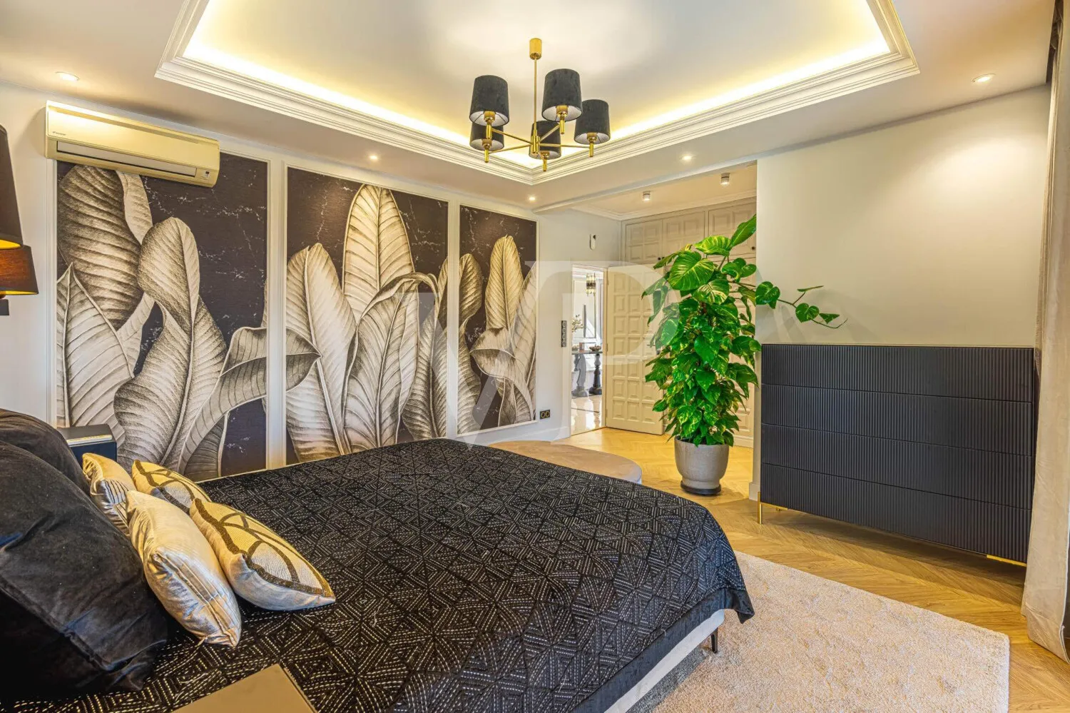 Elegante Villa modernizada en San Eugenio con vistas al mar