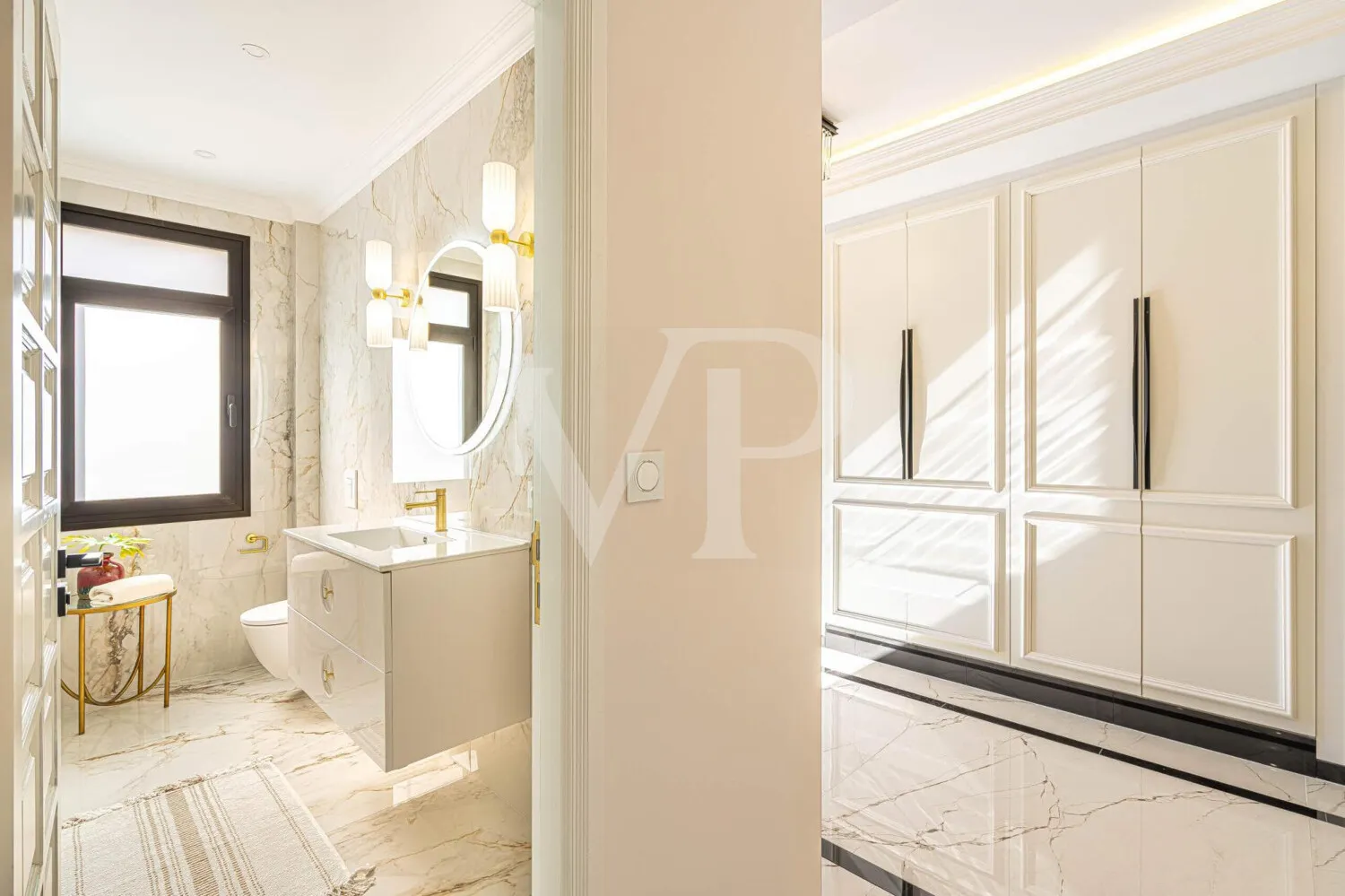 Elegante Villa modernizada en San Eugenio con vistas al mar