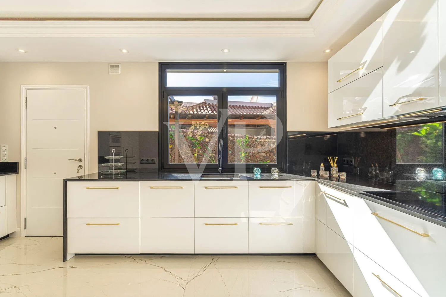 Elegante Villa modernizada en San Eugenio con vistas al mar