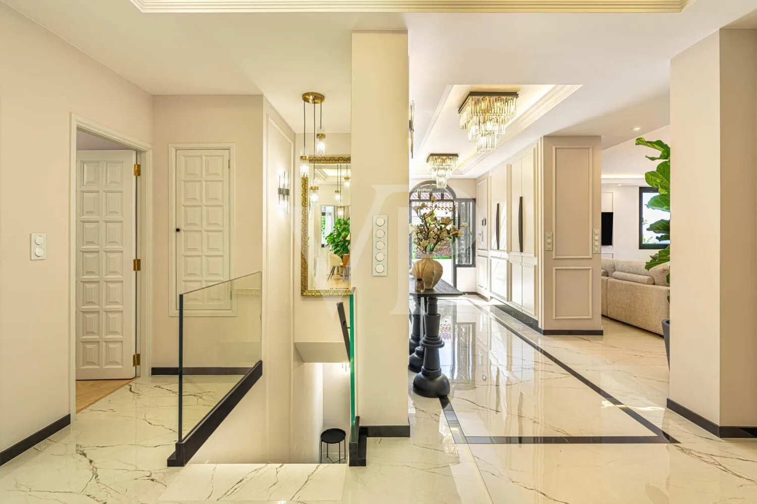 Elegante Villa modernizada en San Eugenio con vistas al mar