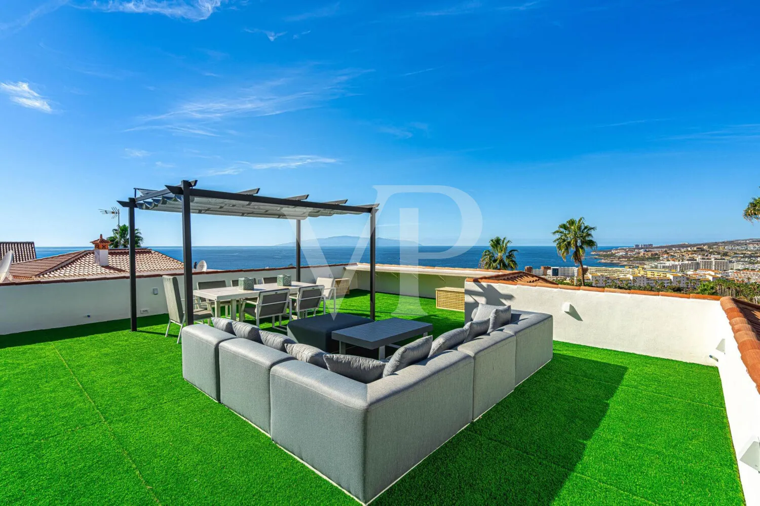 Elegante Villa modernizada en San Eugenio con vistas al mar