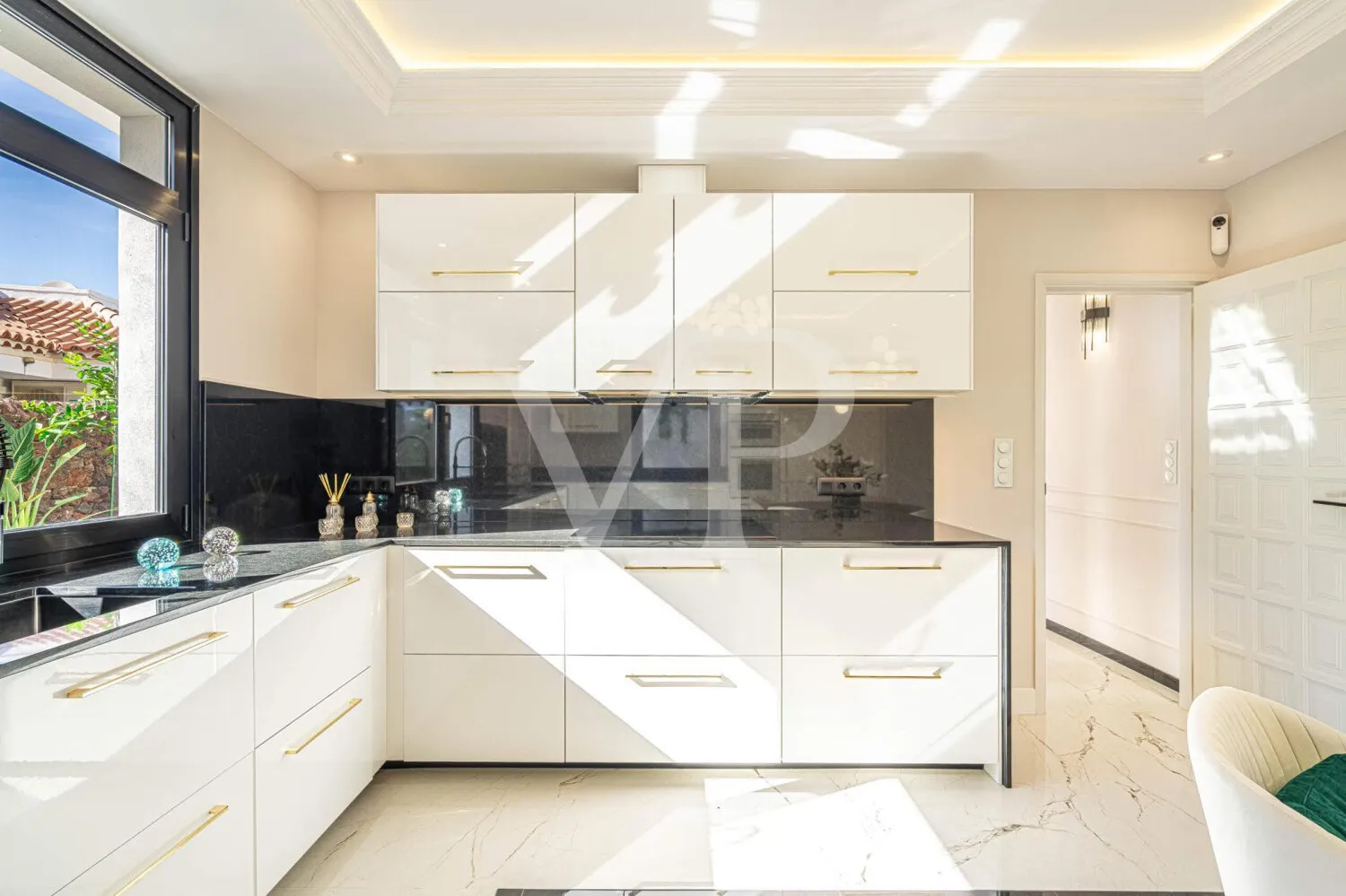 Elegante Villa modernizada en San Eugenio con vistas al mar