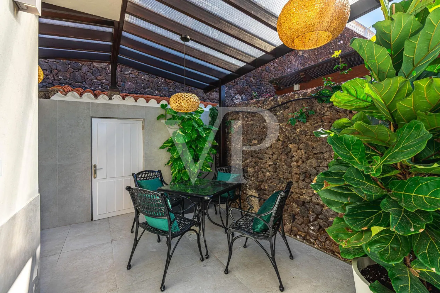 Elegante Villa modernizada en San Eugenio con vistas al mar