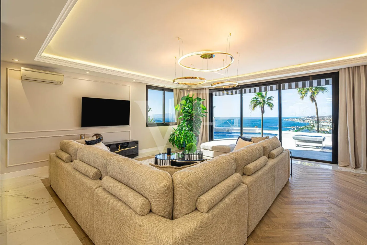Elegante Villa modernizada en San Eugenio con vistas al mar