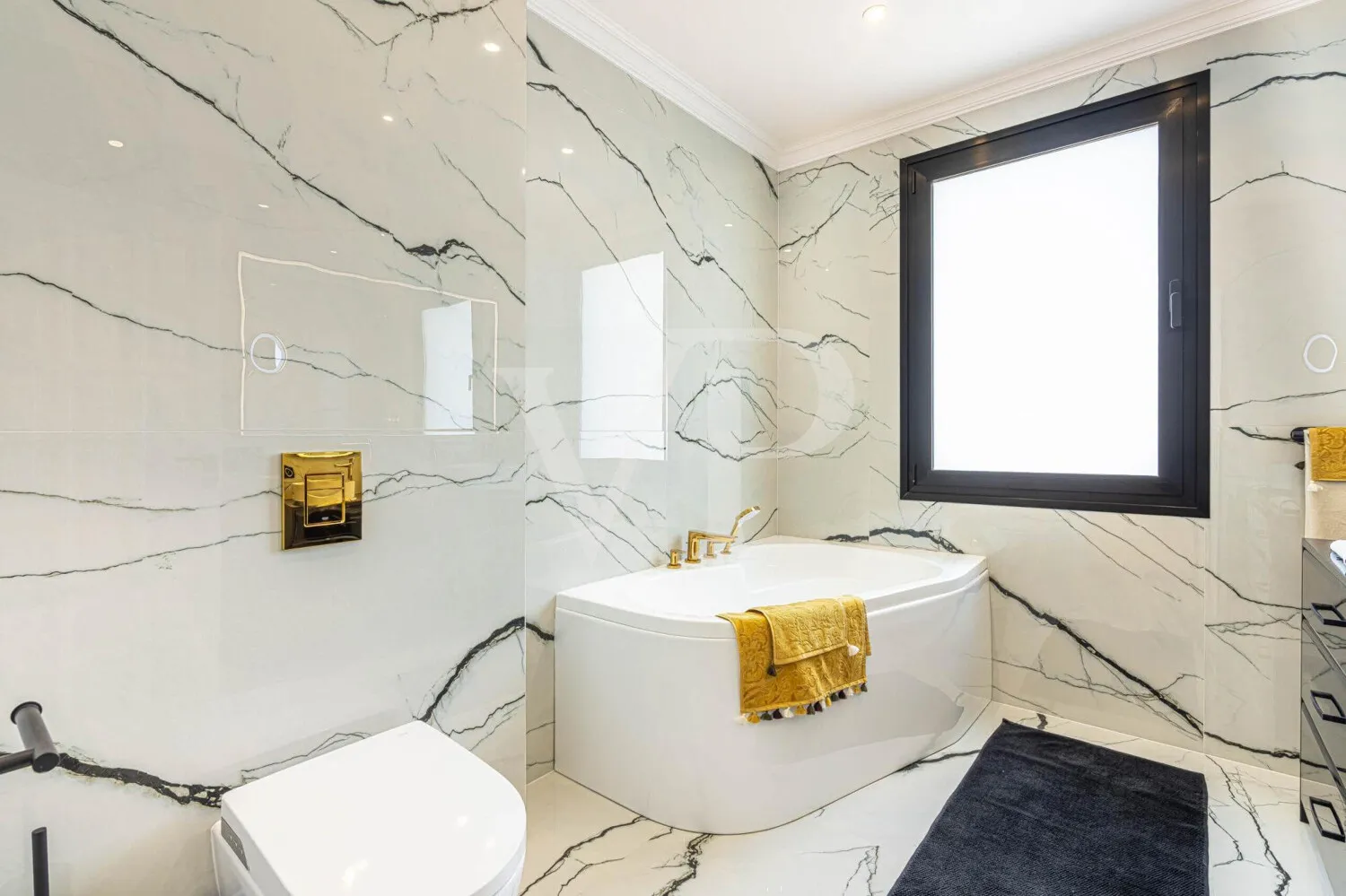 Elegante Villa modernizada en San Eugenio con vistas al mar