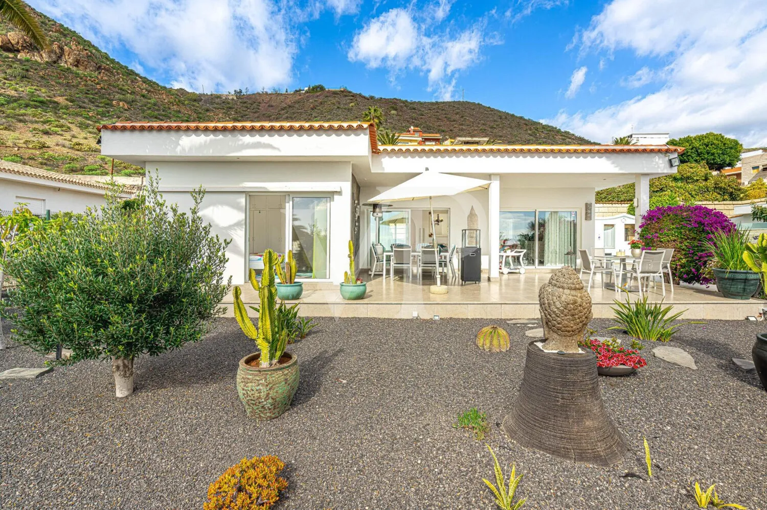 Tranquilidad, Vistas al Mar y Confort – Casa Unifamiliar en el Sur de Tenerife