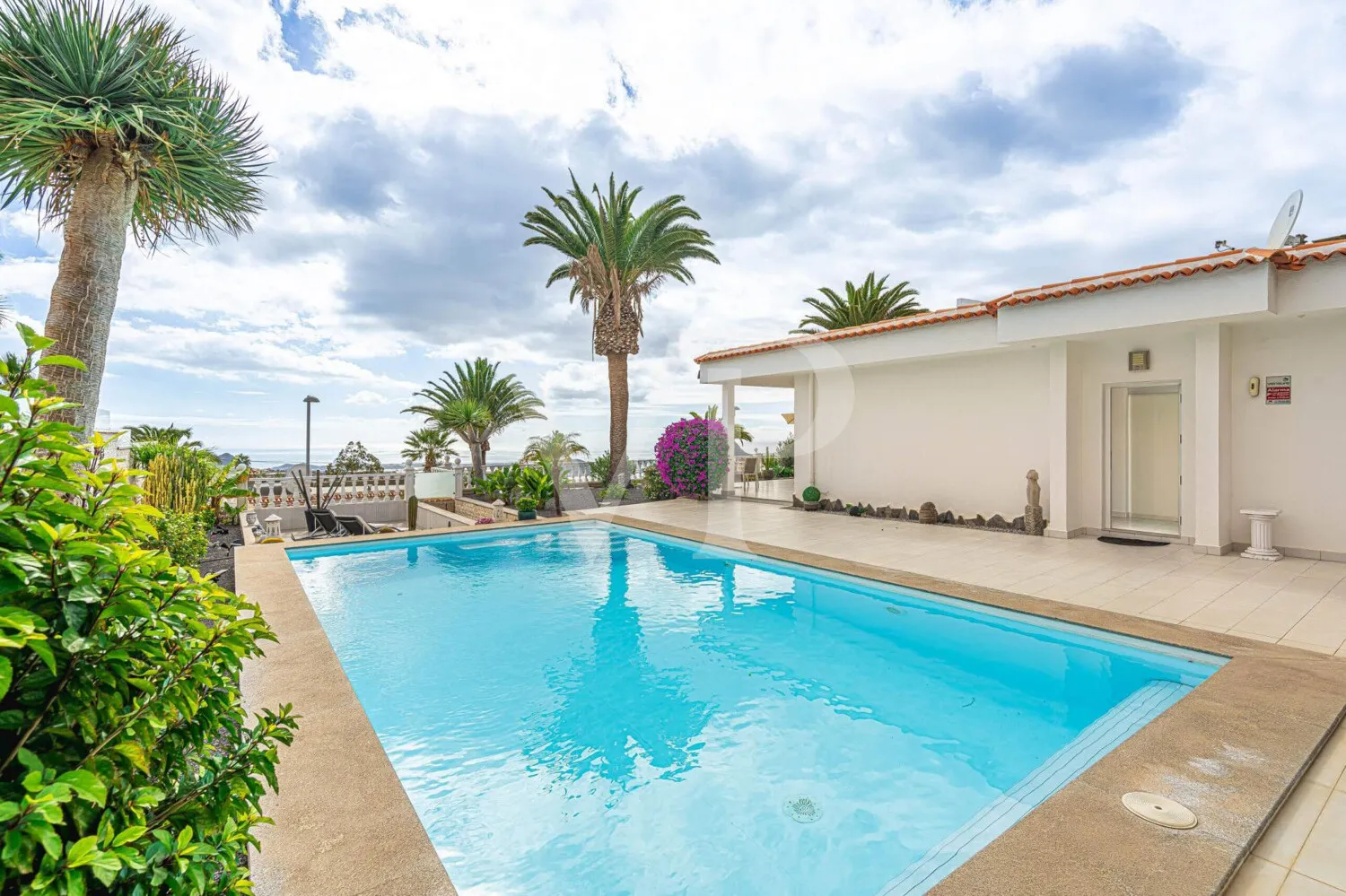 Tranquilidad, Vistas al Mar y Confort – Casa Unifamiliar en el Sur de Tenerife