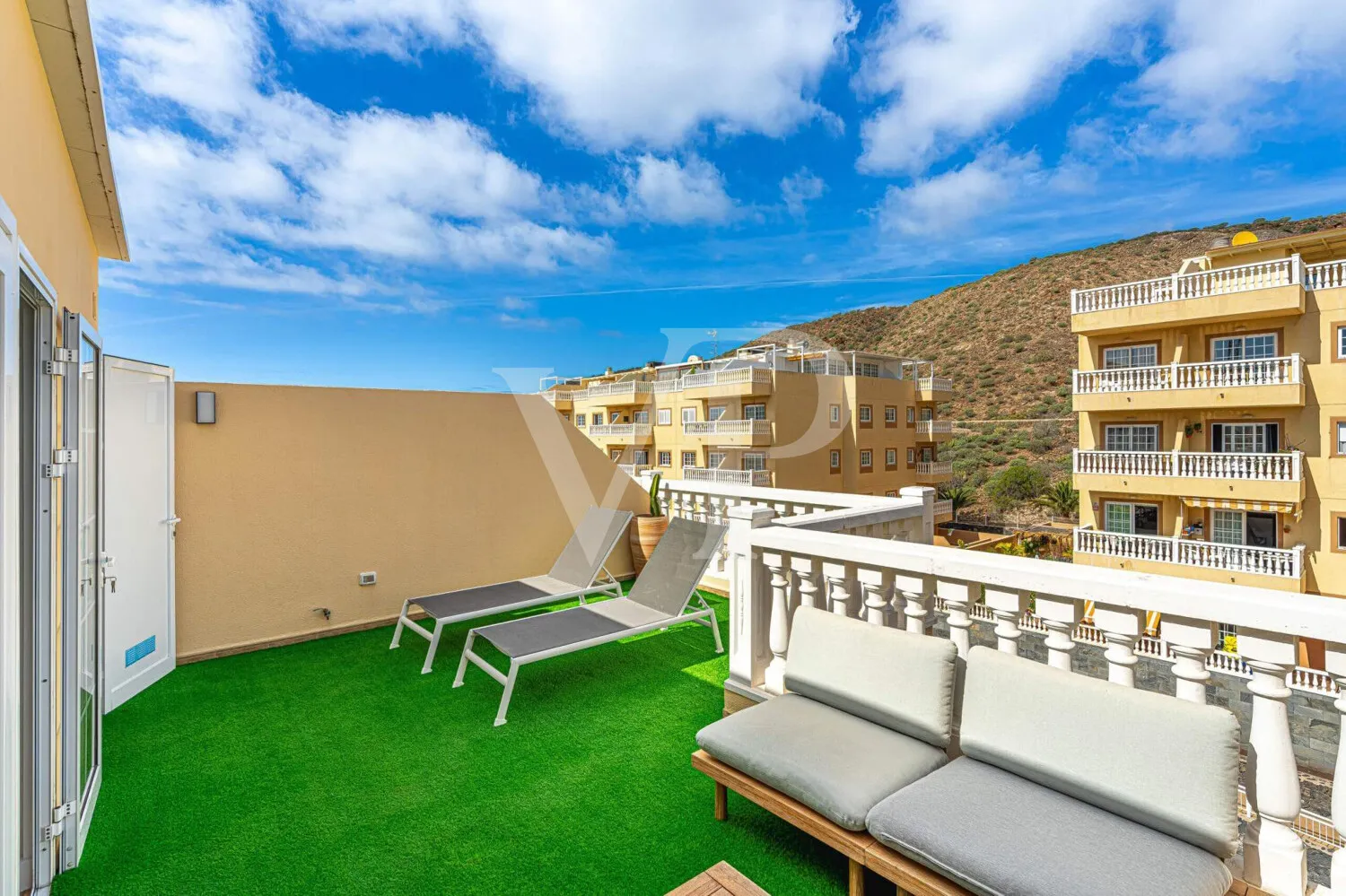 Ático renovado con elegancia en una ubicación tranquila de Palm-Mar