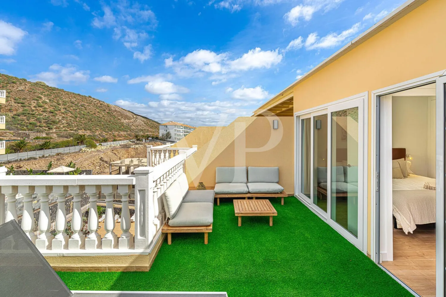 Ático renovado con elegancia en una ubicación tranquila de Palm-Mar