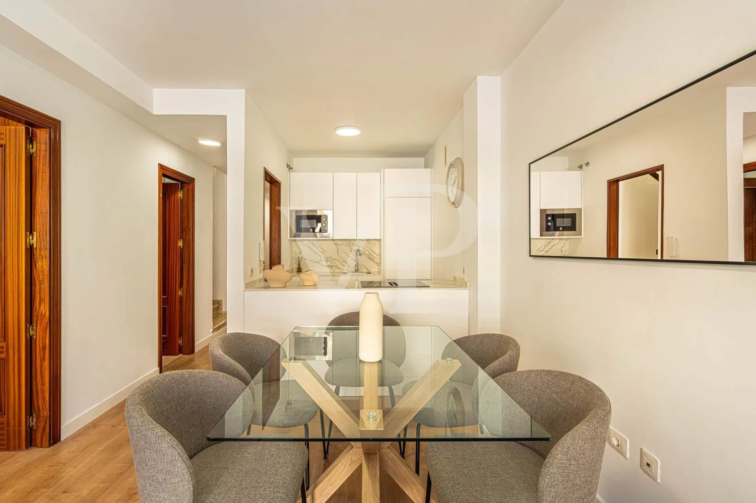 Ático renovado con elegancia en una ubicación tranquila de Palm-Mar