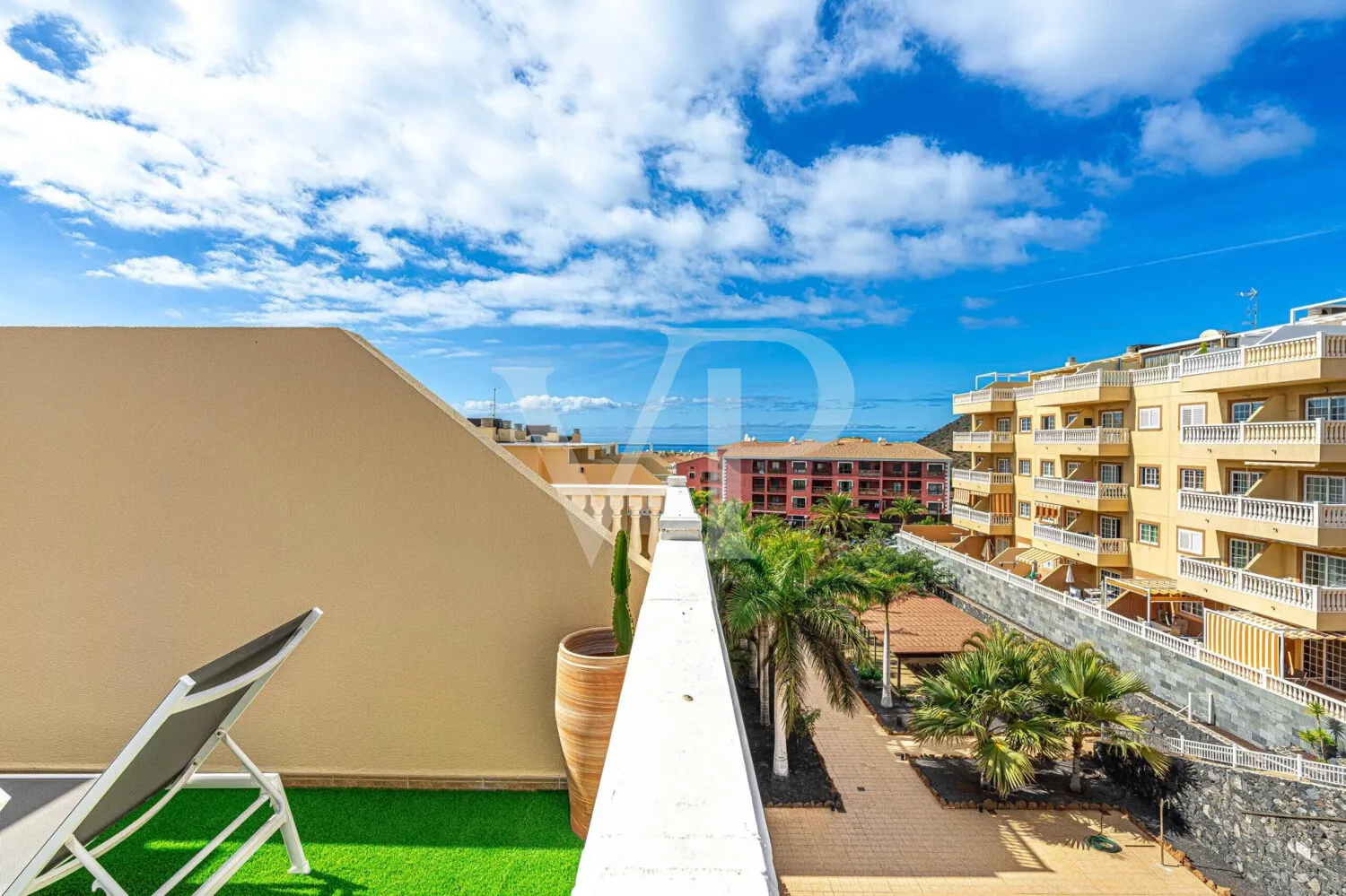 Ático renovado con elegancia en una ubicación tranquila de Palm-Mar