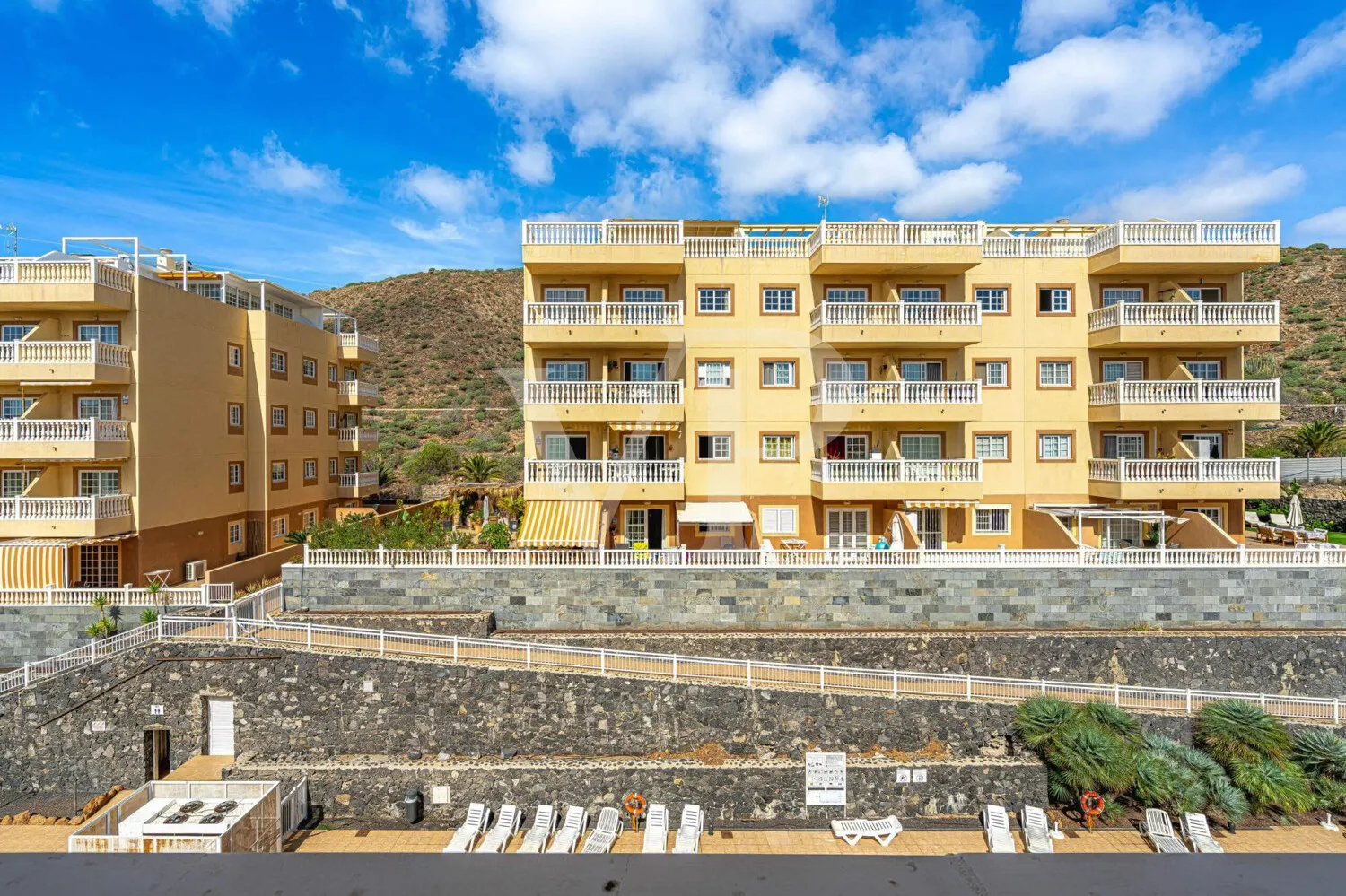 Ático renovado con elegancia en una ubicación tranquila de Palm-Mar