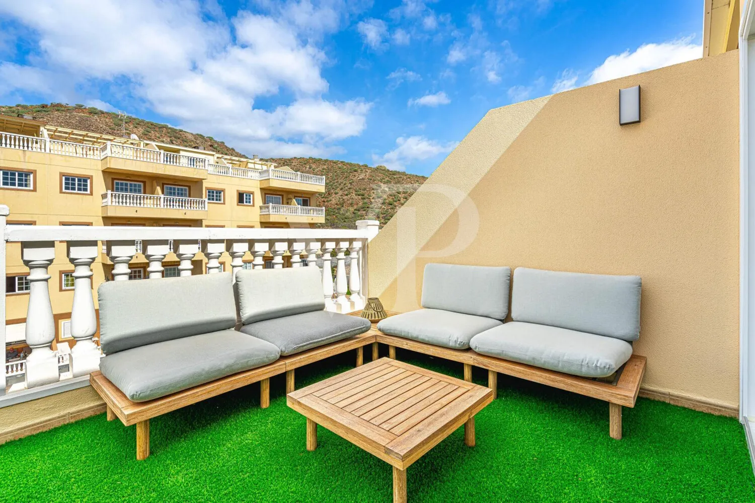 Ático renovado con elegancia en una ubicación tranquila de Palm-Mar