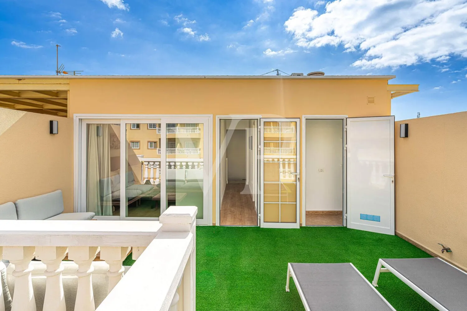 Ático renovado con elegancia en una ubicación tranquila de Palm-Mar