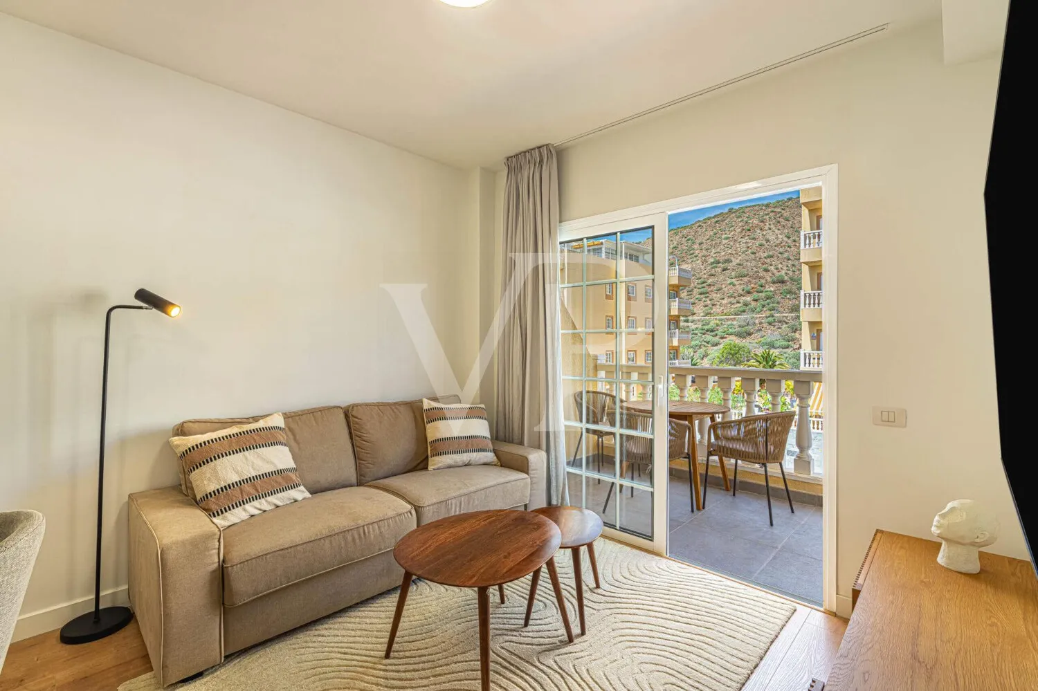 Ático renovado con elegancia en una ubicación tranquila de Palm-Mar