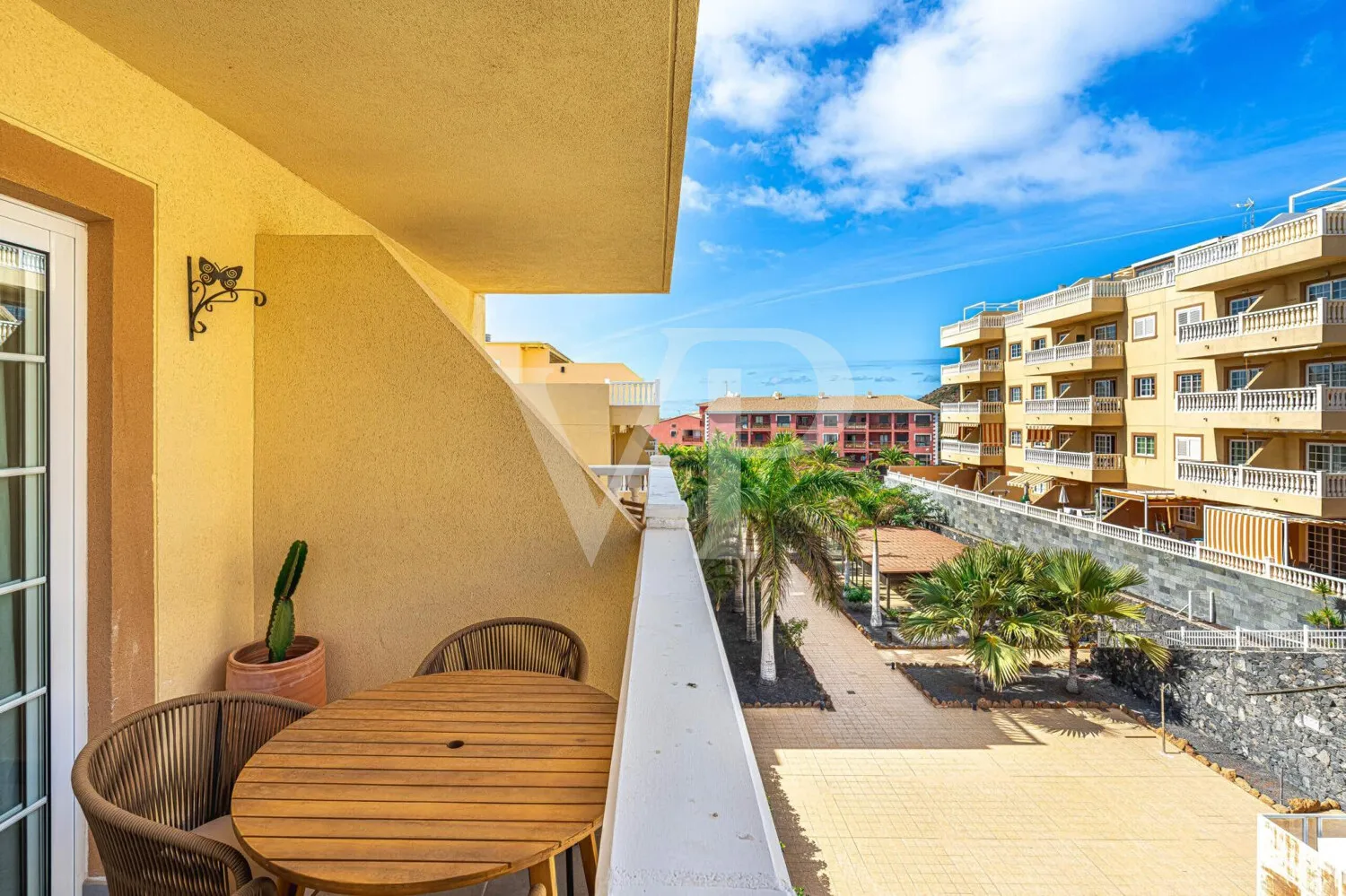 Ático renovado con elegancia en una ubicación tranquila de Palm-Mar