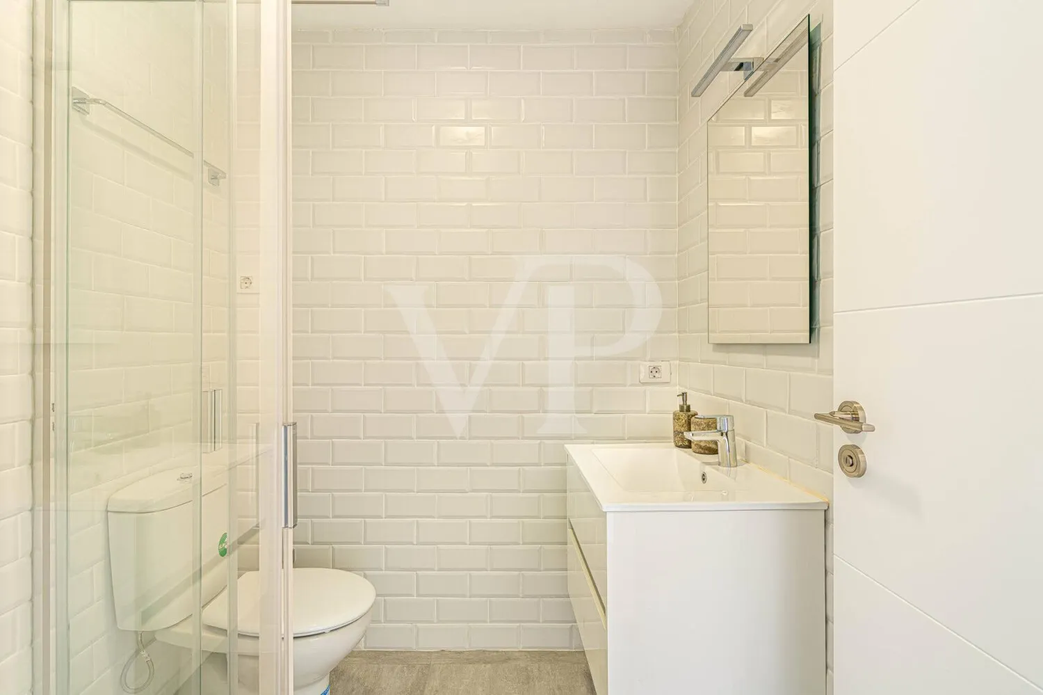 Ático renovado con elegancia en una ubicación tranquila de Palm-Mar