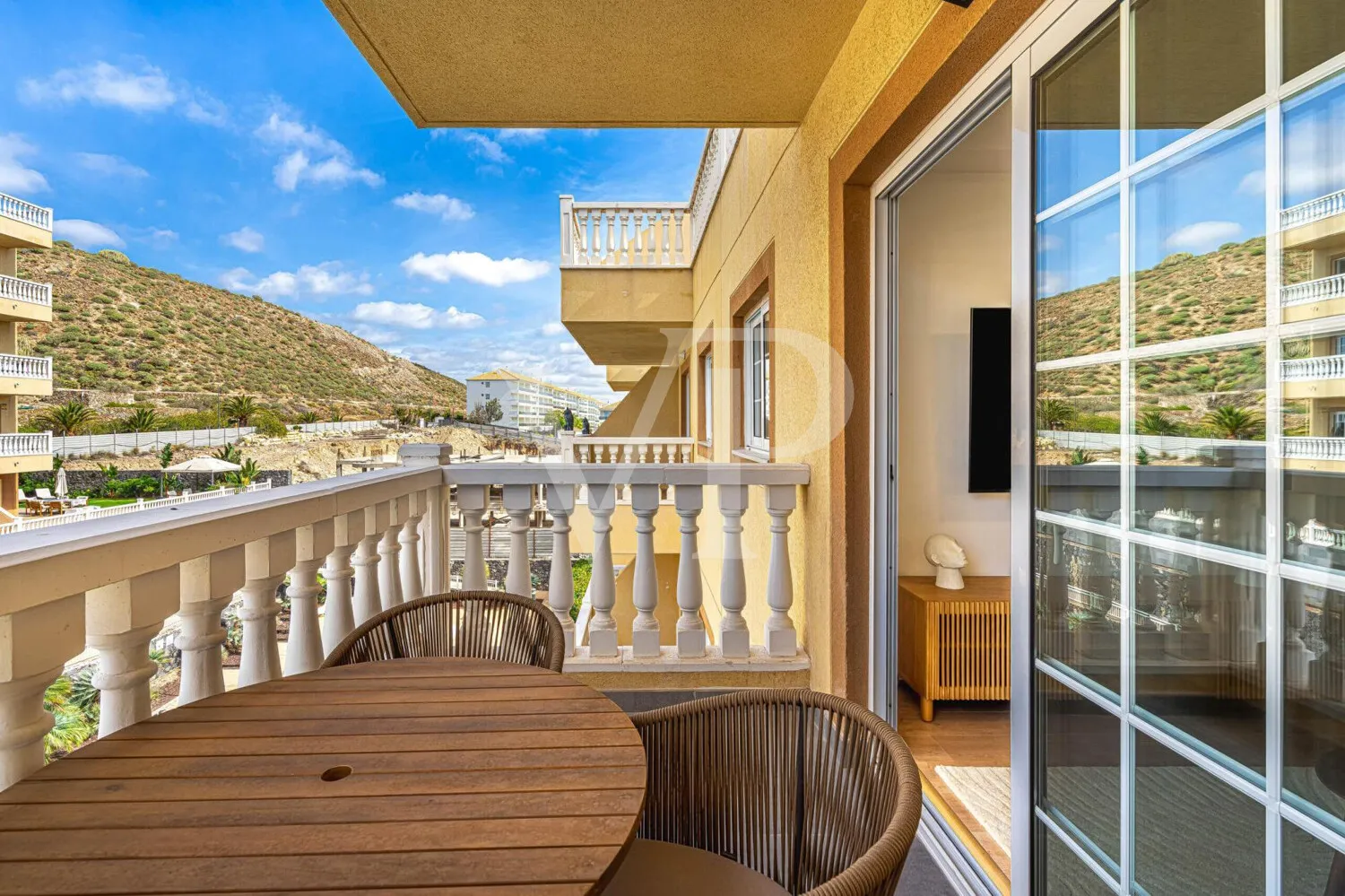 Ático renovado con elegancia en una ubicación tranquila de Palm-Mar