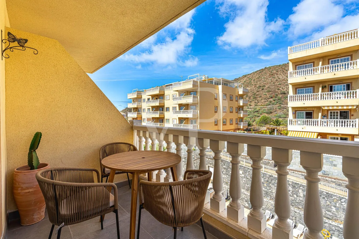 Ático renovado con elegancia en una ubicación tranquila de Palm-Mar