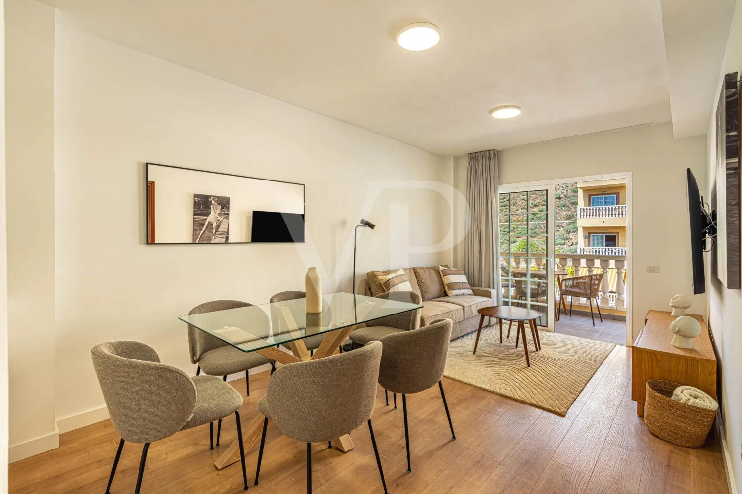 Ático renovado con elegancia en una ubicación tranquila de Palm-Mar