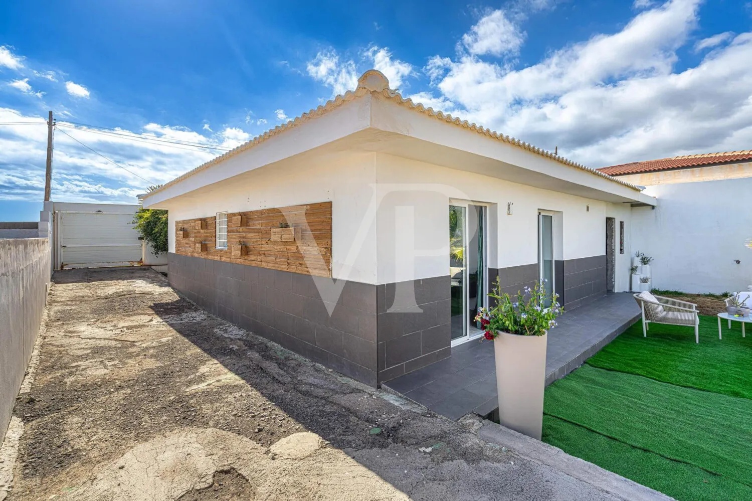 Zwei renovierte Häuser mit Dachterrasse und Meerblick im Südosten Teneriffas