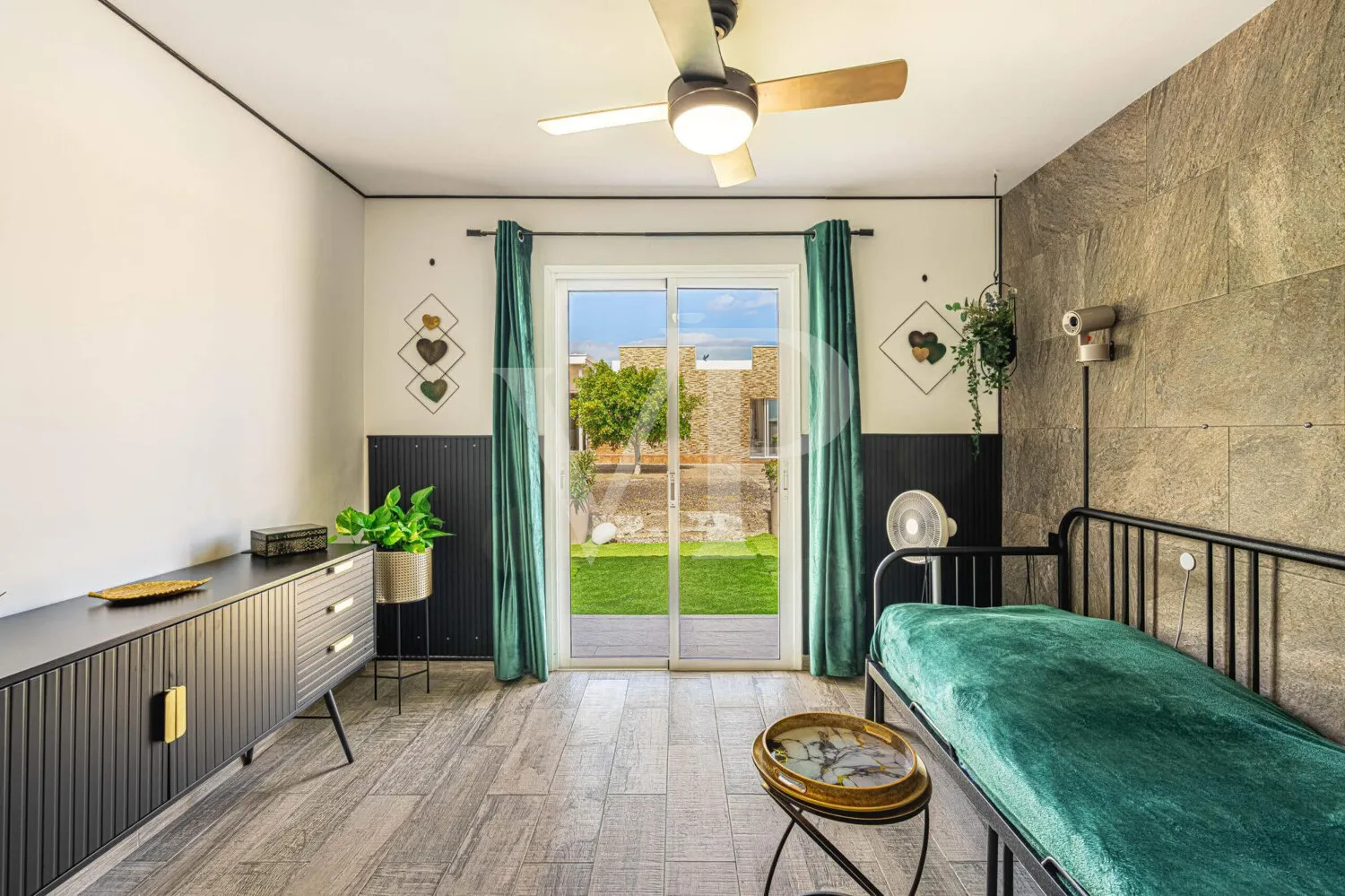 Zwei renovierte Häuser mit Dachterrasse und Meerblick im Südosten Teneriffas