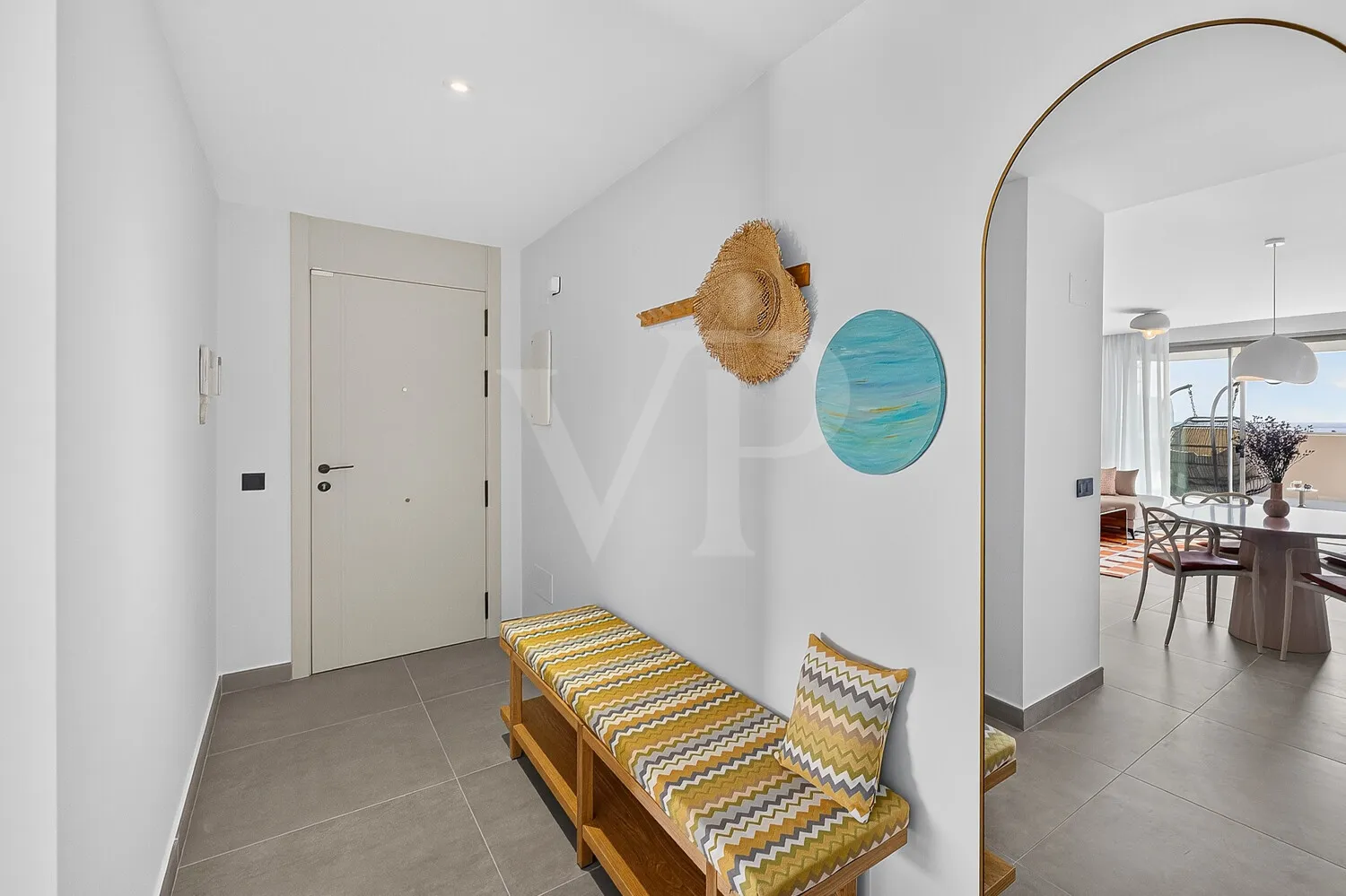 Exclusive Ground Floor Apartment on the Seafront with Stunning Views