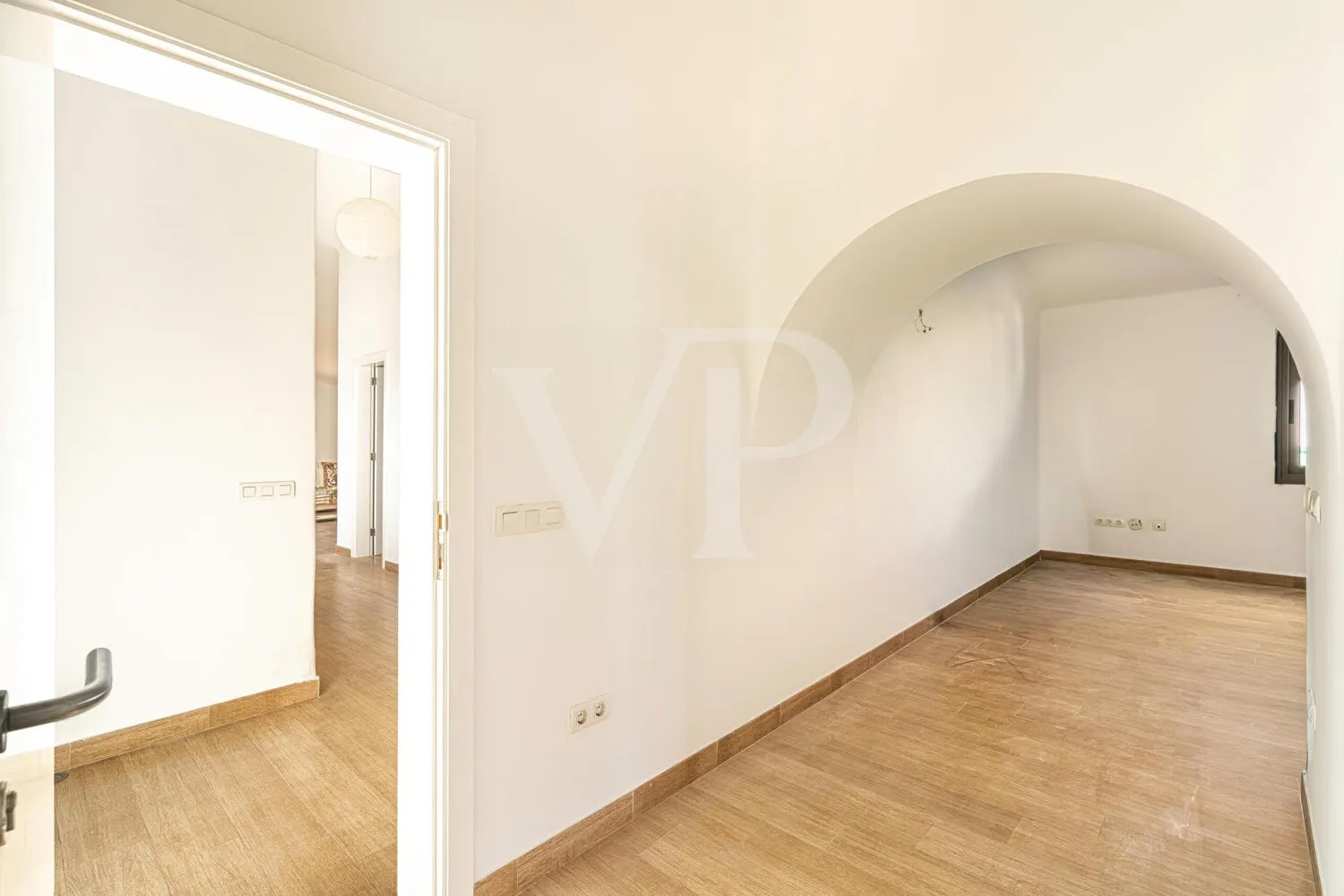 Charmante Villa am Golfplatz mit Innenhof und großem Garten nahe dem Meer