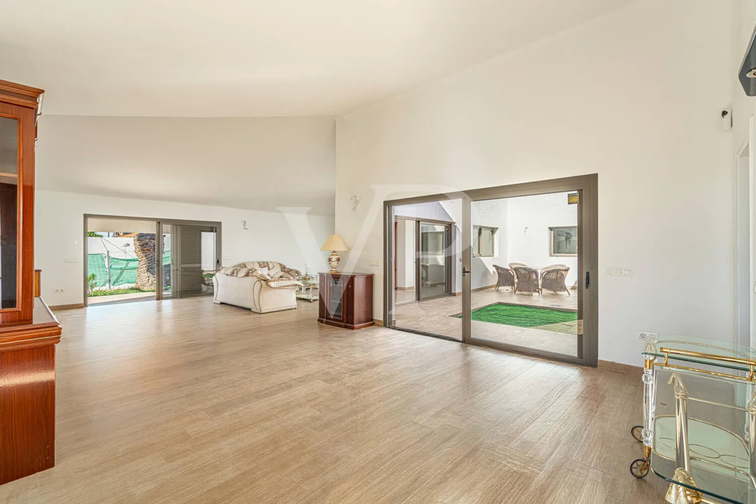Charmante Villa am Golfplatz mit Innenhof und großem Garten nahe dem Meer