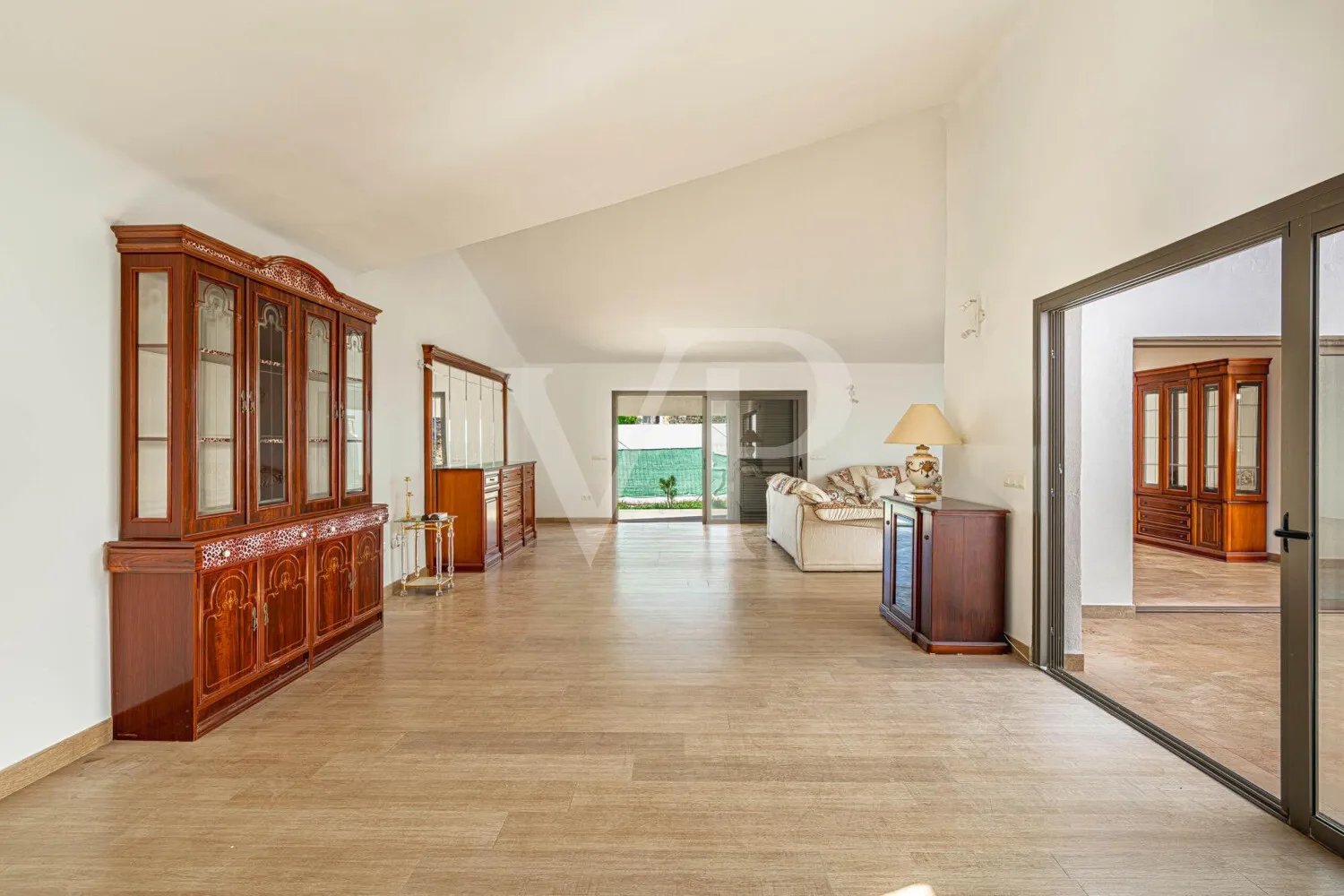 Charmante Villa am Golfplatz mit Innenhof und großem Garten nahe dem Meer