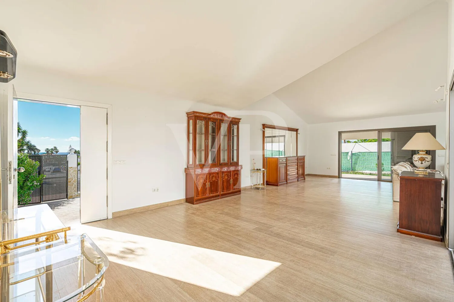 Charmante Villa am Golfplatz mit Innenhof und großem Garten nahe dem Meer