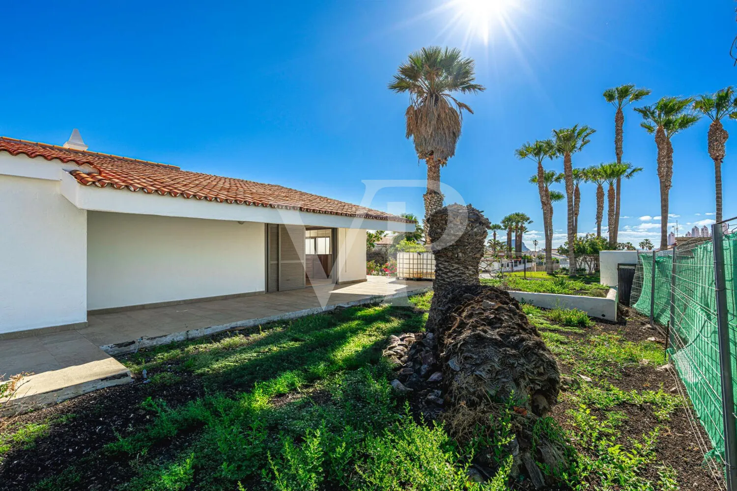 Charmante Villa am Golfplatz mit Innenhof und großem Garten nahe dem Meer