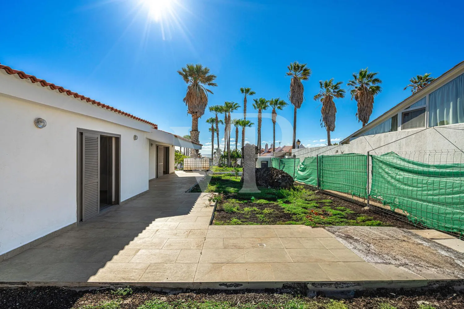 Charmante Villa am Golfplatz mit Innenhof und großem Garten nahe dem Meer