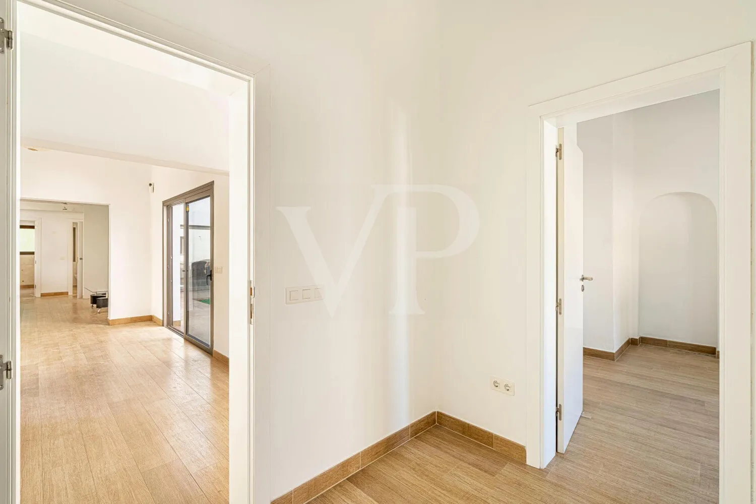 Charmante Villa am Golfplatz mit Innenhof und großem Garten nahe dem Meer