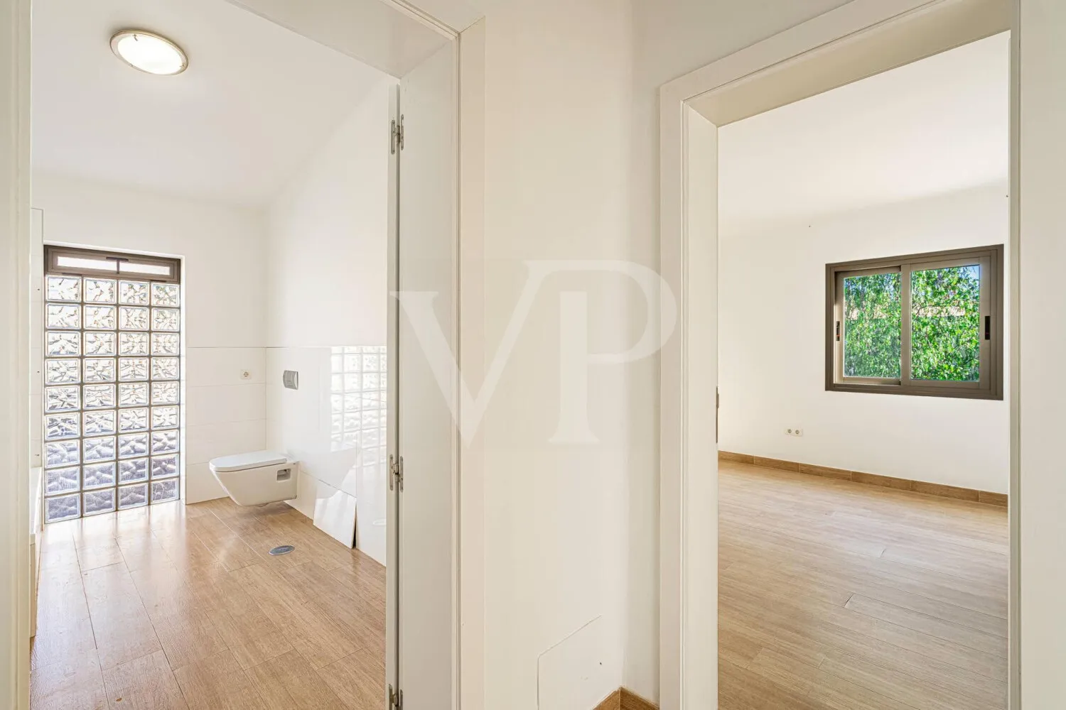 Charmante Villa am Golfplatz mit Innenhof und großem Garten nahe dem Meer