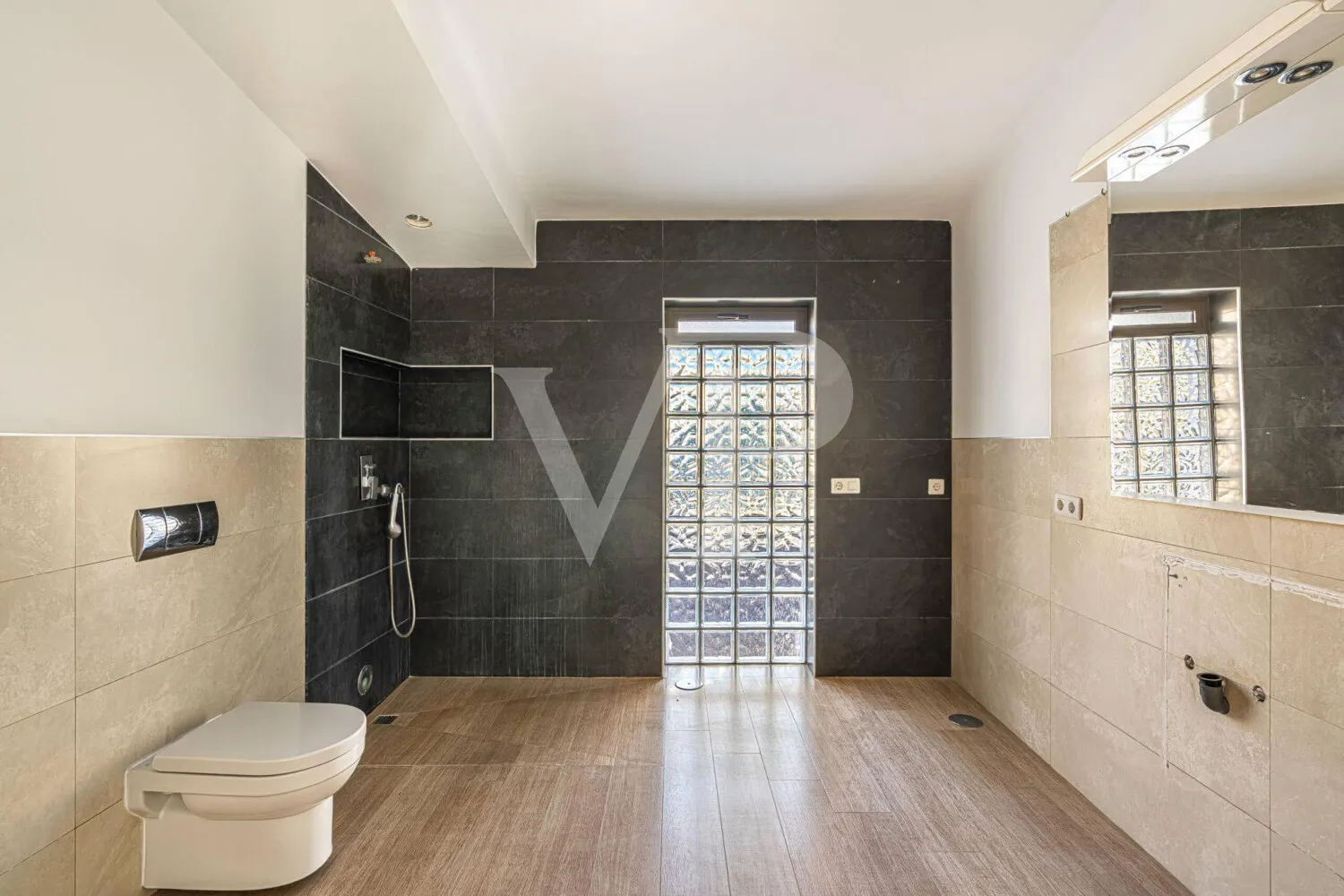 Charmante Villa am Golfplatz mit Innenhof und großem Garten nahe dem Meer