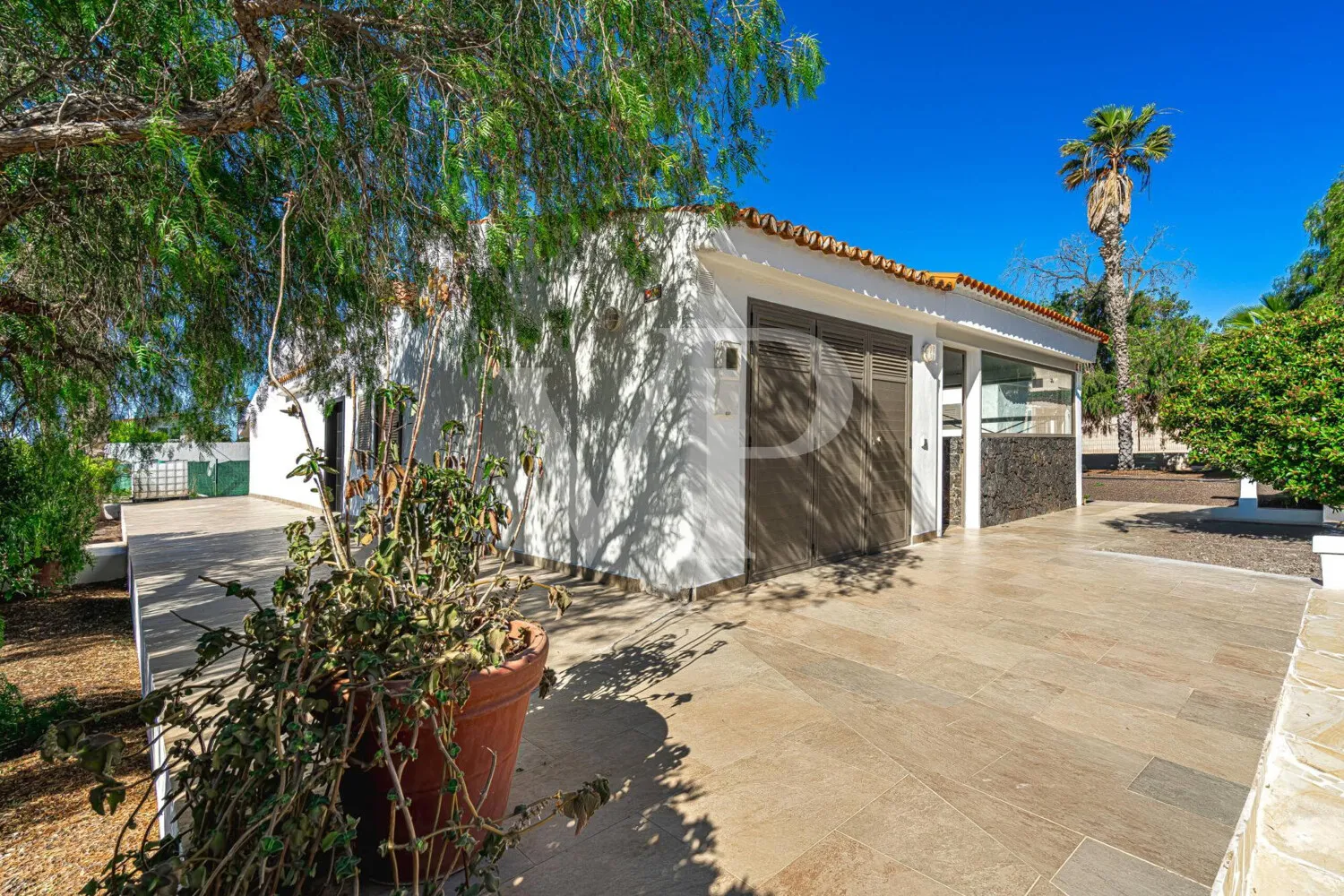 Charmante Villa am Golfplatz mit Innenhof und großem Garten nahe dem Meer