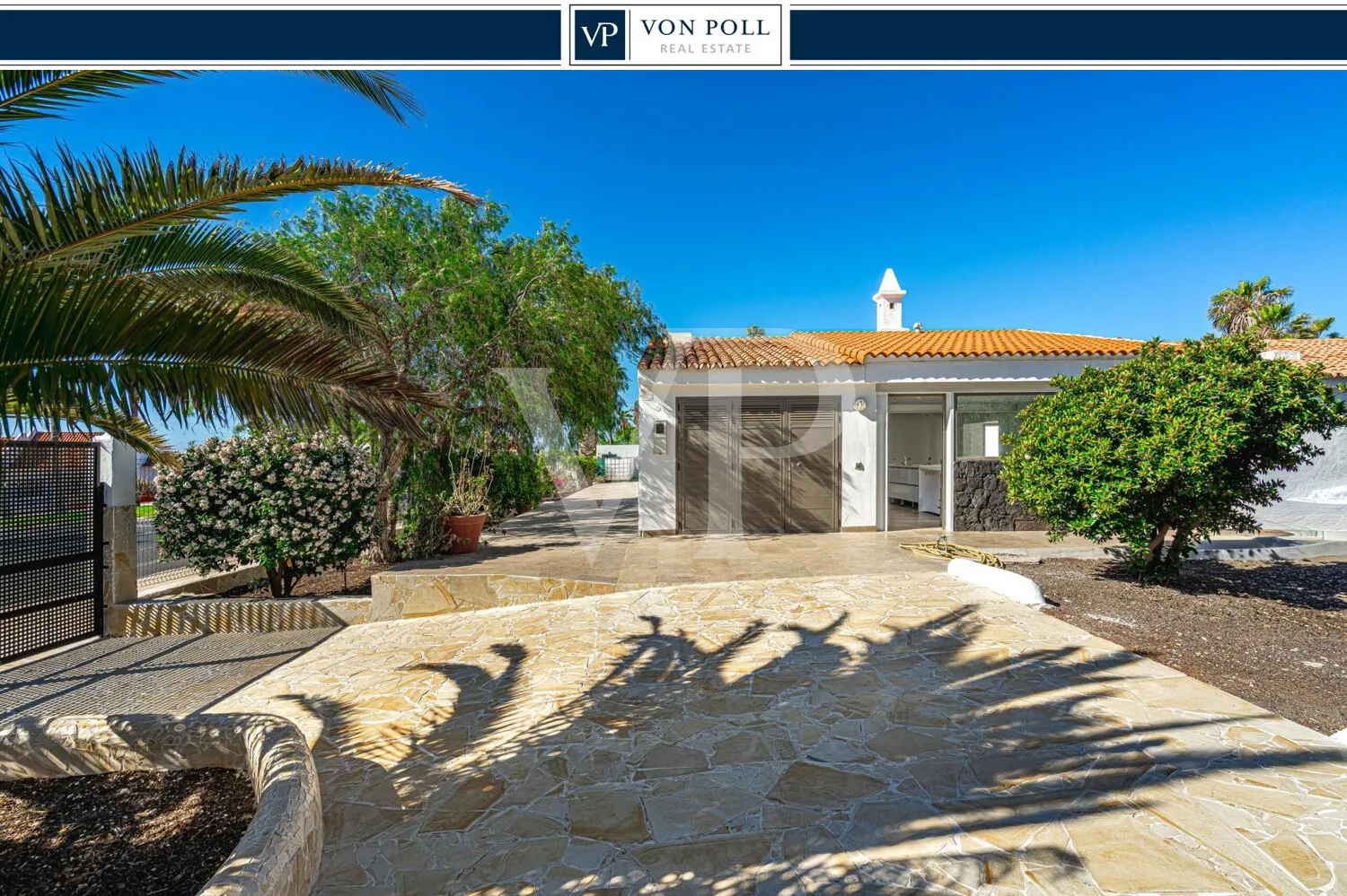 Charmante Villa am Golfplatz mit Innenhof und großem Garten nahe dem Meer