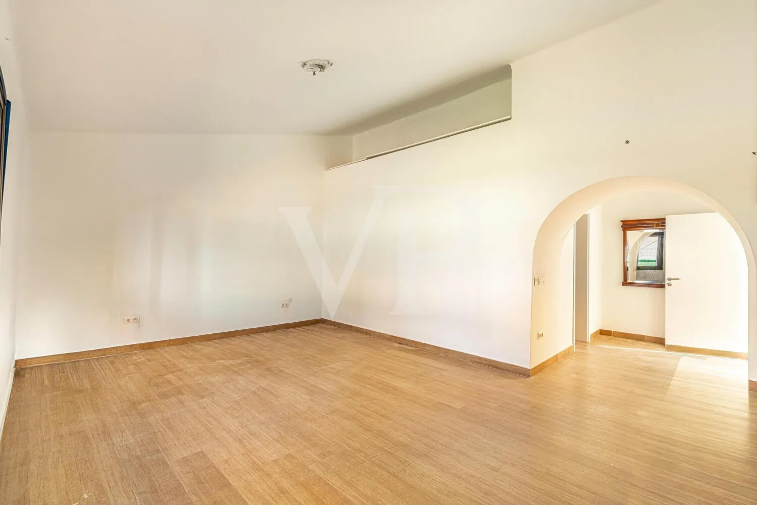 Charmante Villa am Golfplatz mit Innenhof und großem Garten nahe dem Meer
